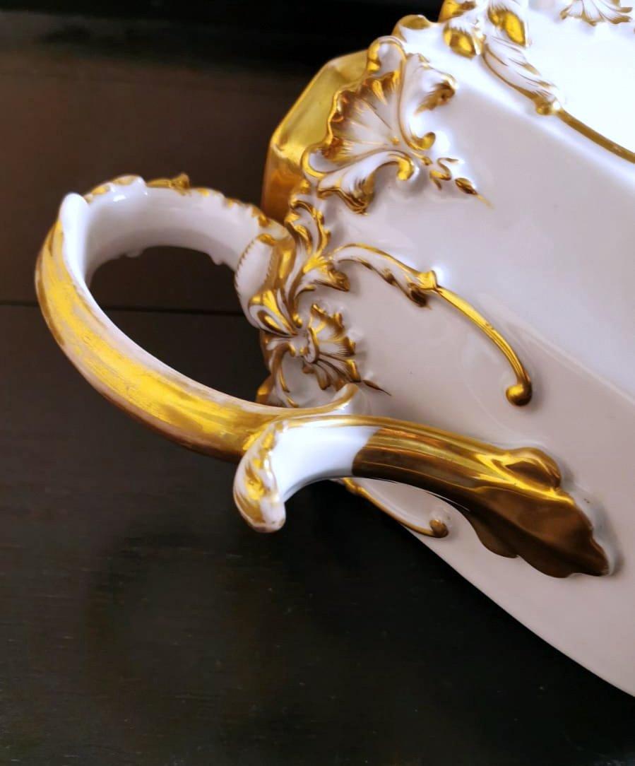 Napoleon III Porcelain De Paris Teapot with Pure Gold Decorations For Sale 9