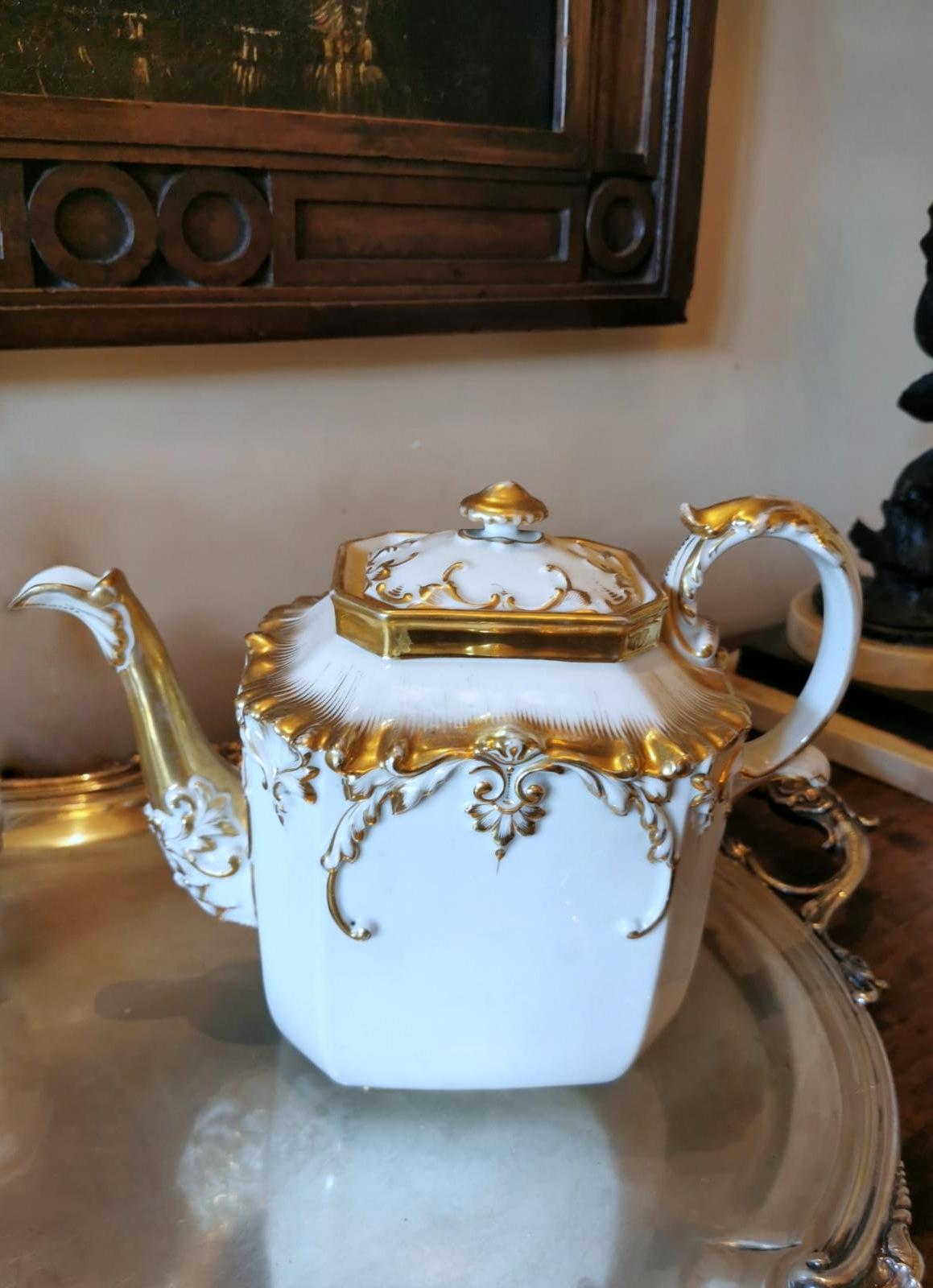 Napoleon III Porcelain De Paris Teapot with Pure Gold Decorations For Sale 11