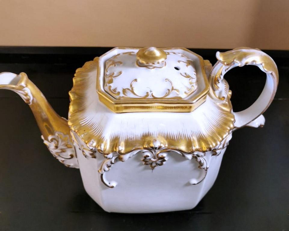 French Napoleon III Porcelain De Paris Teapot with Pure Gold Decorations For Sale