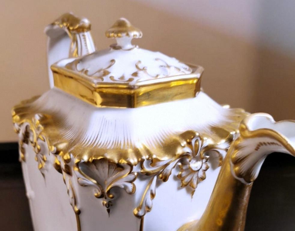 19th Century Napoleon III Porcelain De Paris Teapot with Pure Gold Decorations For Sale