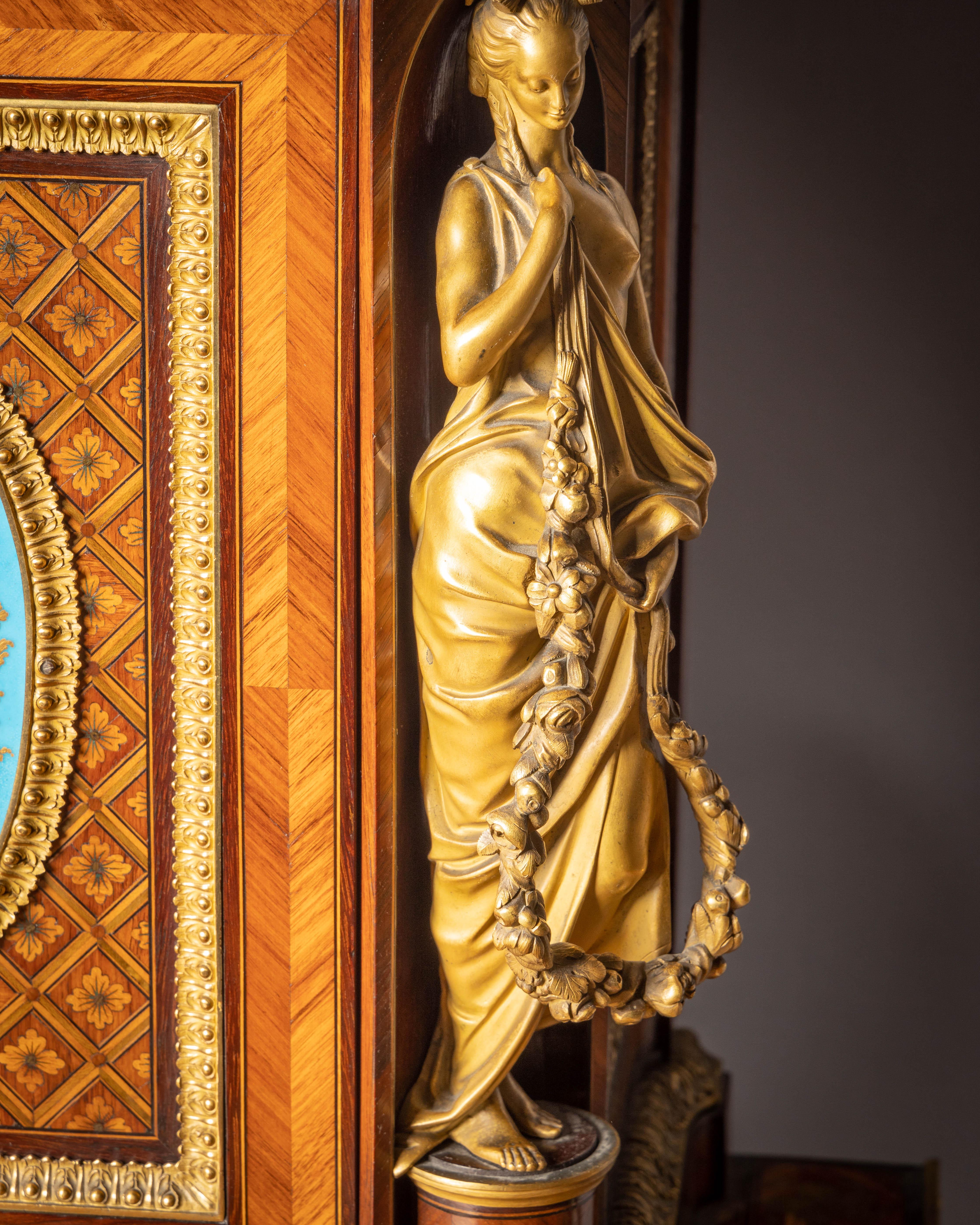 Bureau de dame Napoléon III en porcelaine de Sèvres et ornementation en bronze doré:: vers 1860 en vente 1