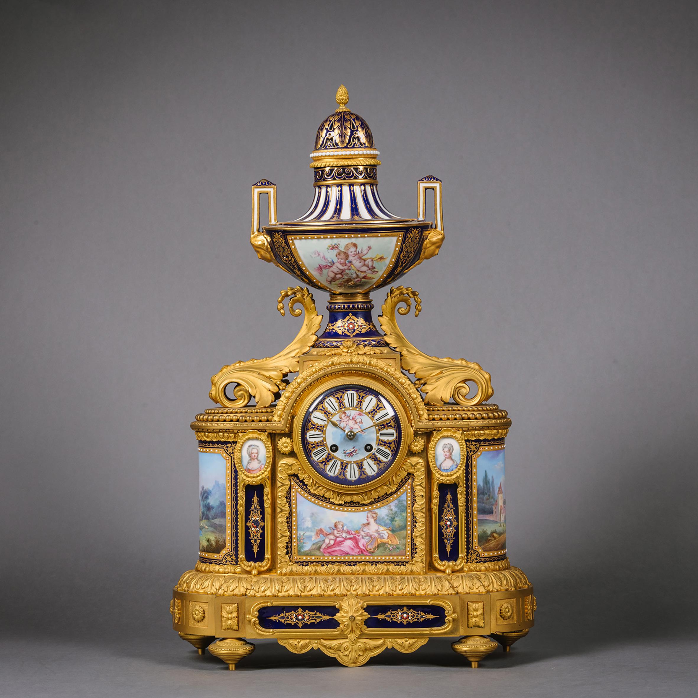 Français Garniture d'horloge de style Sèvres Napoléon III en vente
