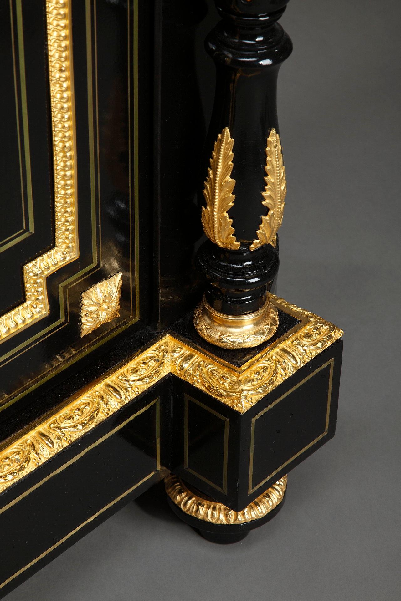 Sideboard aus geschwärztem Holz und vergoldeten Bronzen im Stil Napoleons III. im Angebot 8