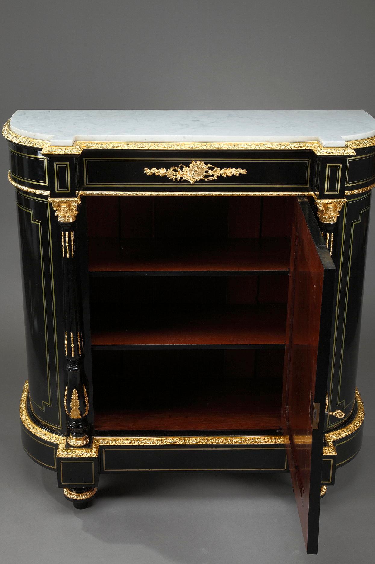 Sideboard aus geschwärztem Holz und vergoldeten Bronzen im Stil Napoleons III. (Mittleres 19. Jahrhundert) im Angebot