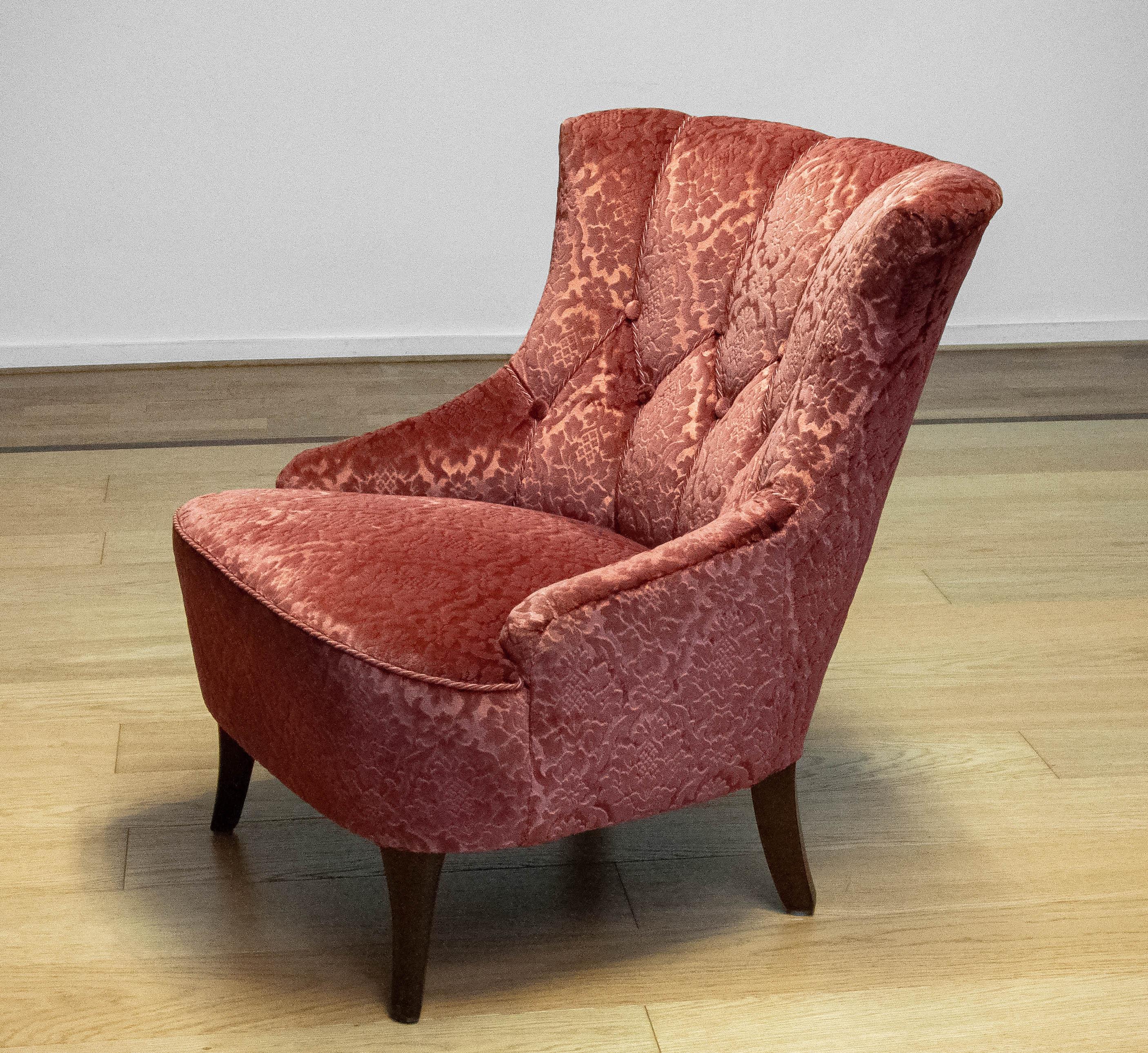 20th Century Napoleon III Slipper Chair In Brique Ton Sur Ton Jacquard Velvet. Sweden 1940s For Sale