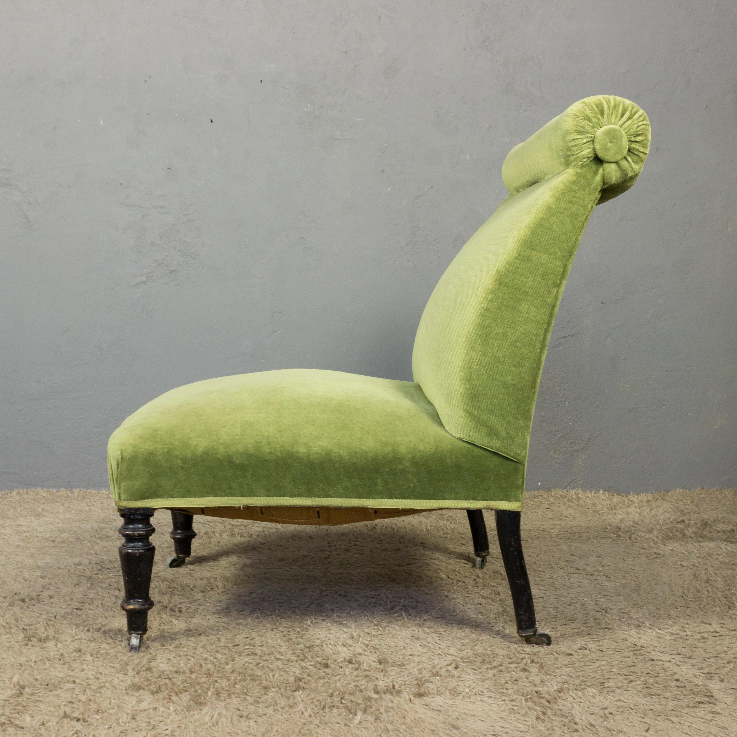 Napoleon III Slipper Chair in Green Velvet For Sale 4