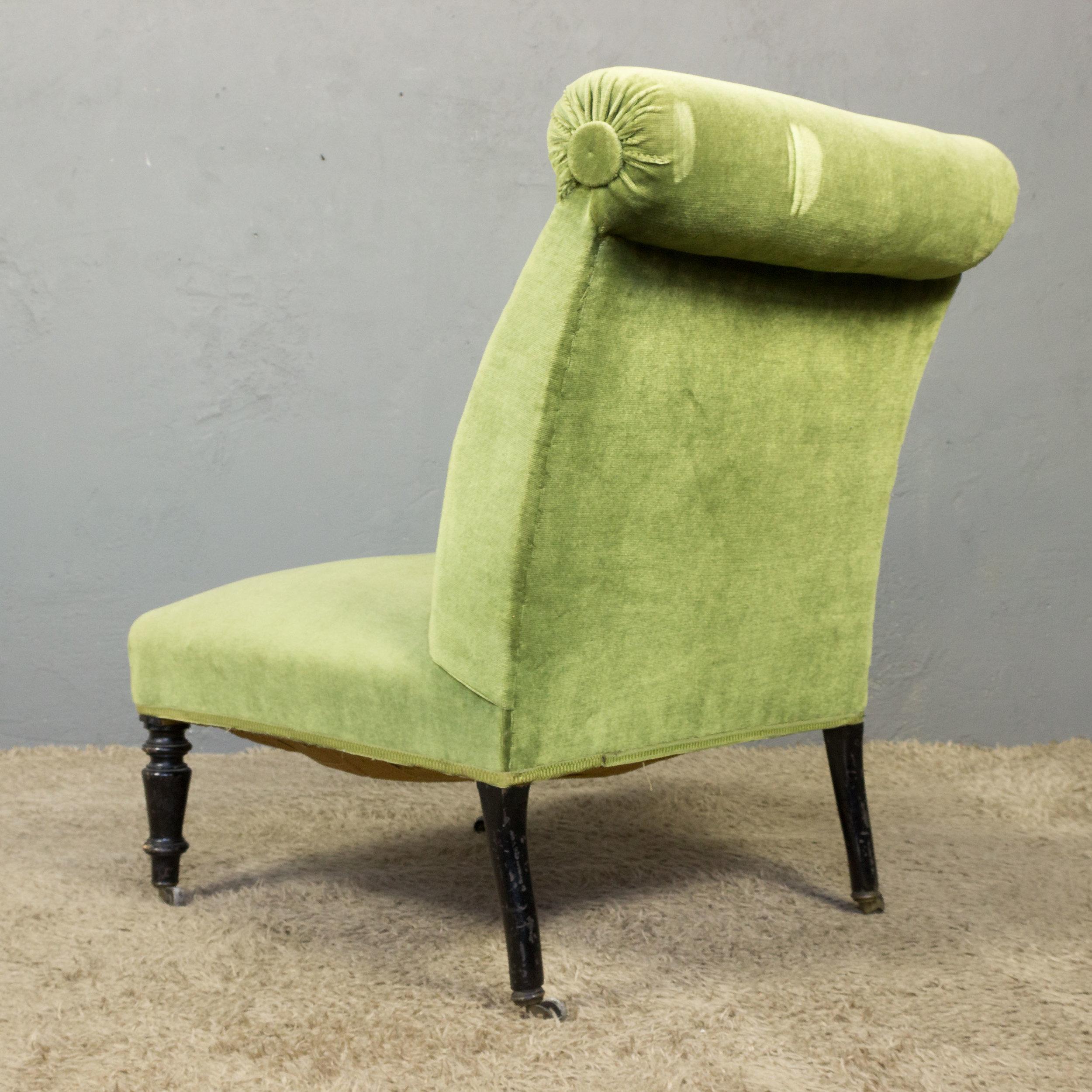 Napoleon III Slipper Chair in Green Velvet For Sale 5