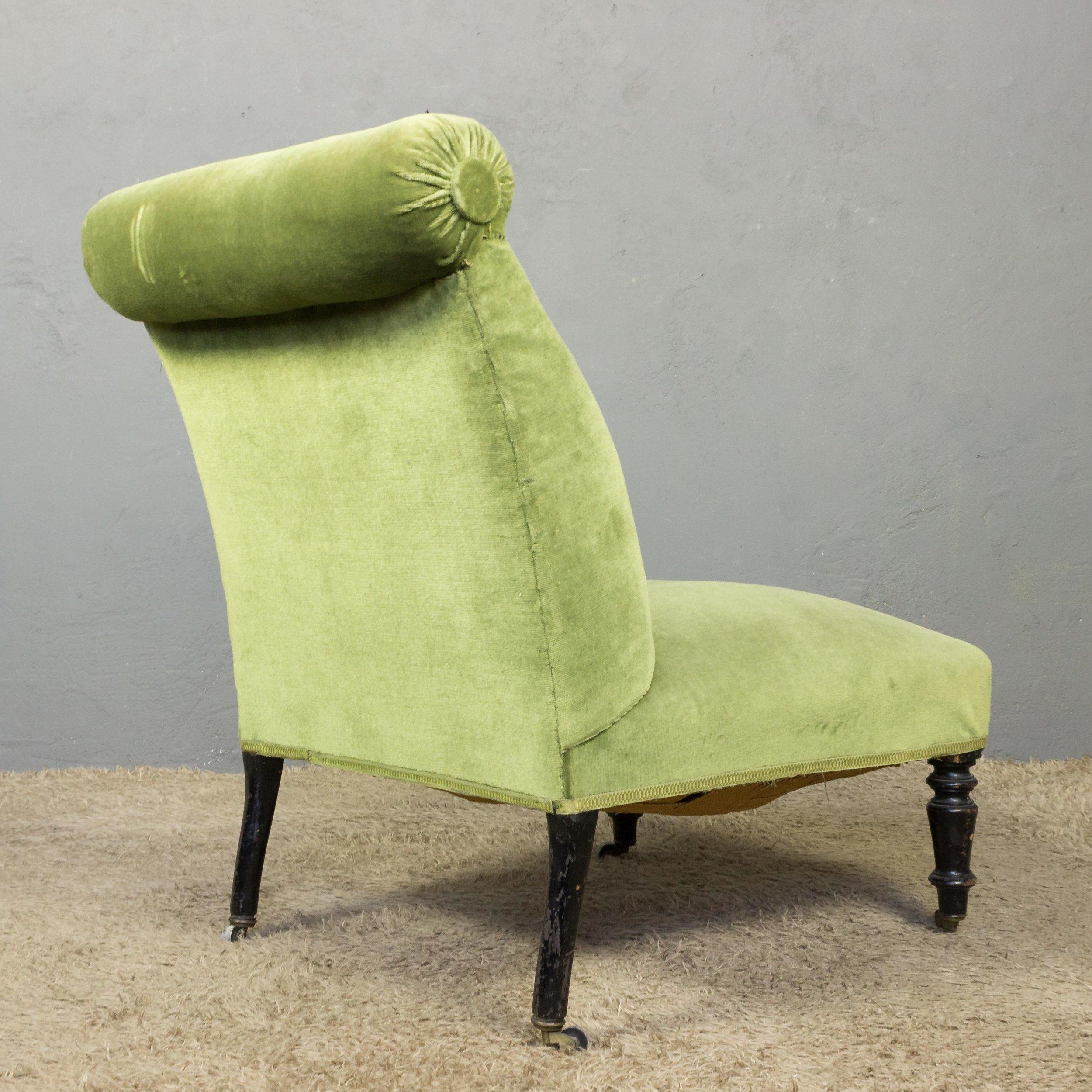 Napoleon III Slipper Chair in Green Velvet For Sale 6