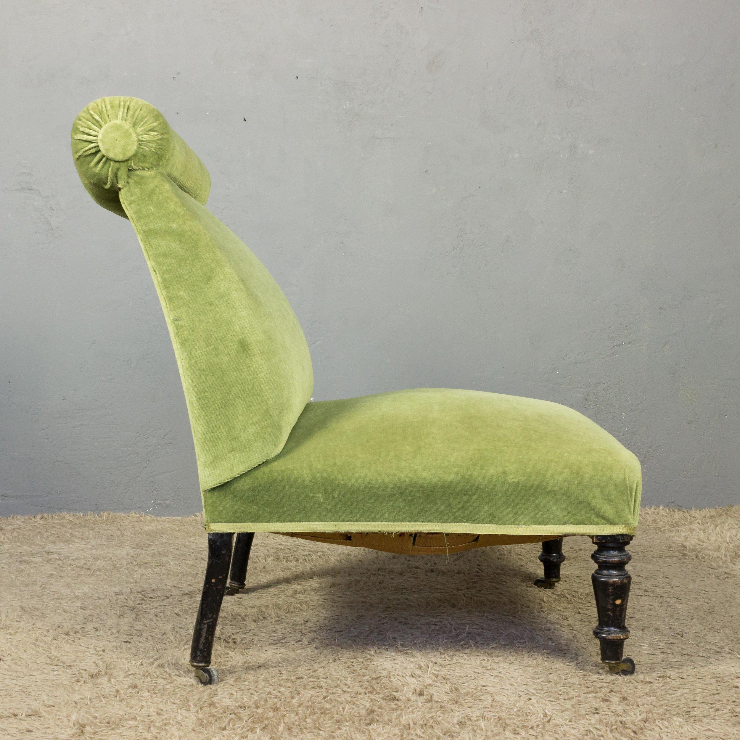 Napoleon III Slipper Chair in Green Velvet For Sale 3