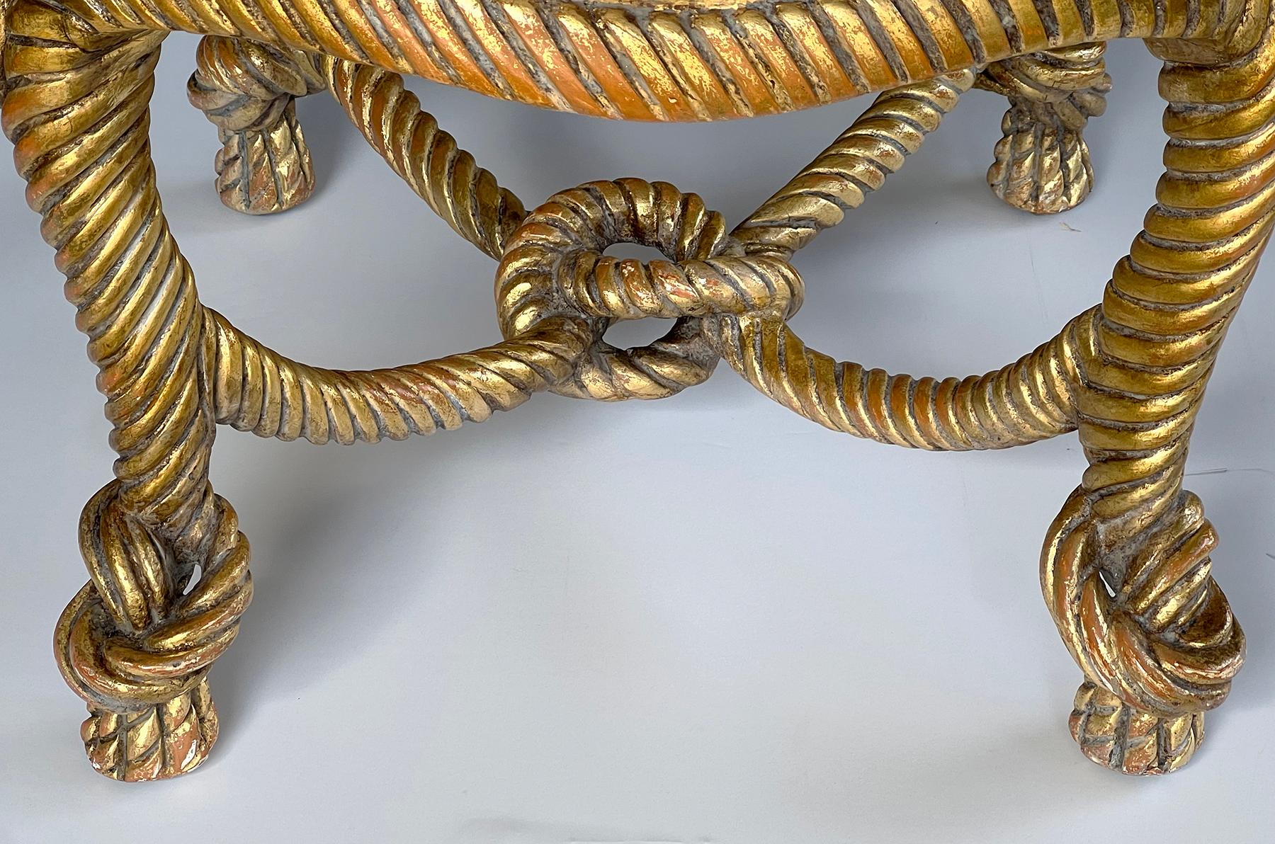 Français Tabouret à torsion en bois doré sculpté de style Napoléon III ; d'après A.M.E. Fournier en vente