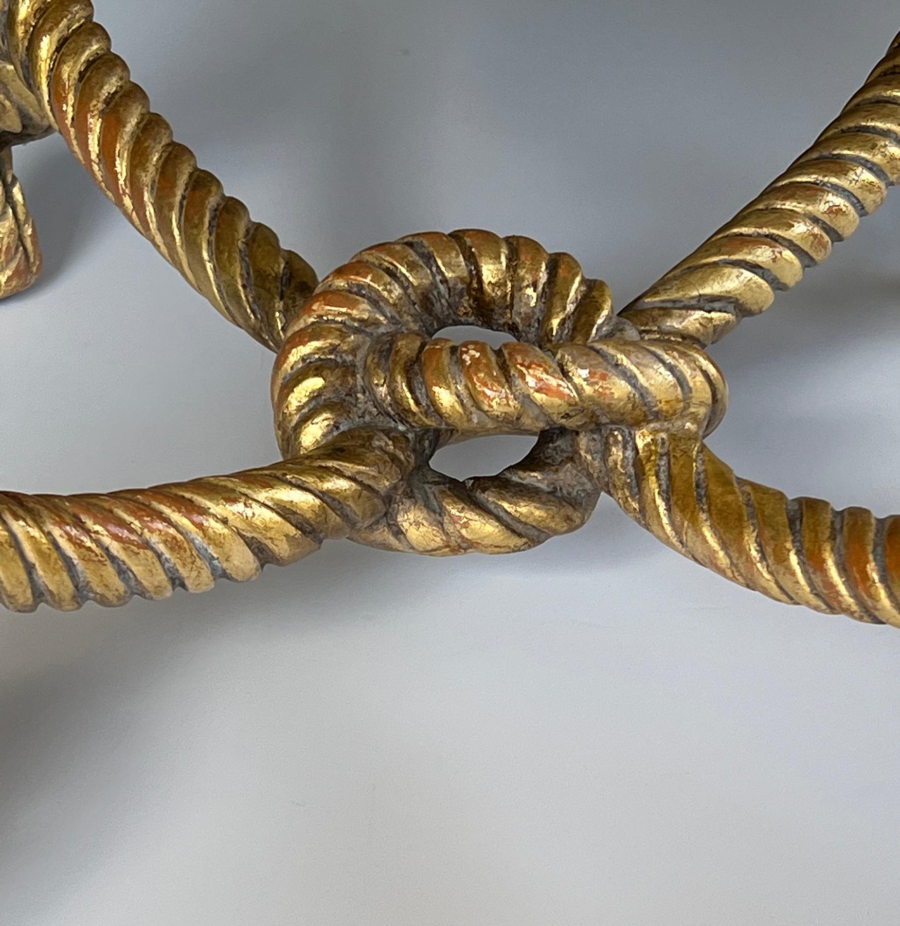 Doré Tabouret à torsion en bois doré sculpté de style Napoléon III ; d'après A.M.E. Fournier en vente
