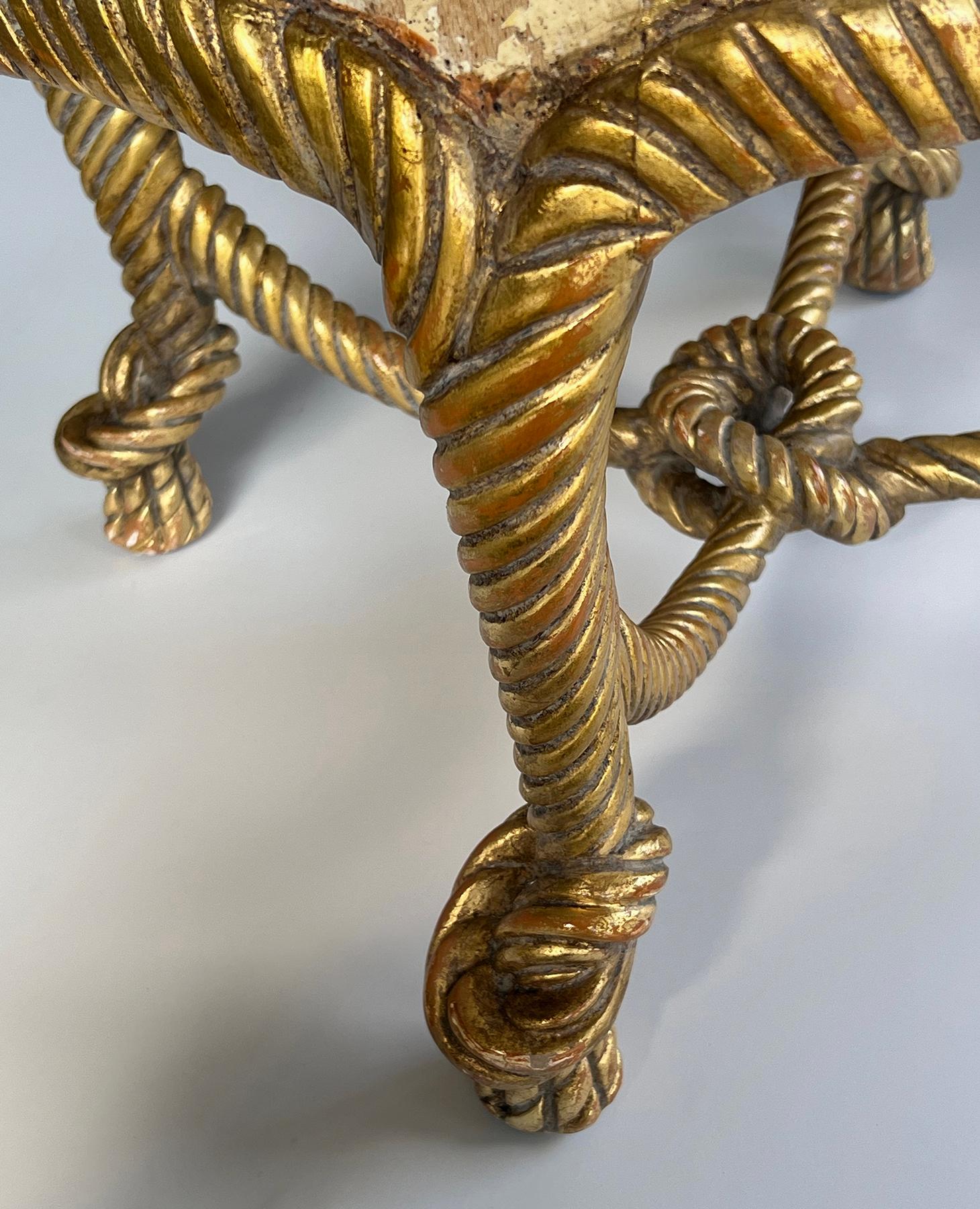Tabouret à torsion en bois doré sculpté de style Napoléon III ; d'après A.M.E. Fournier Bon état - En vente à San Francisco, CA