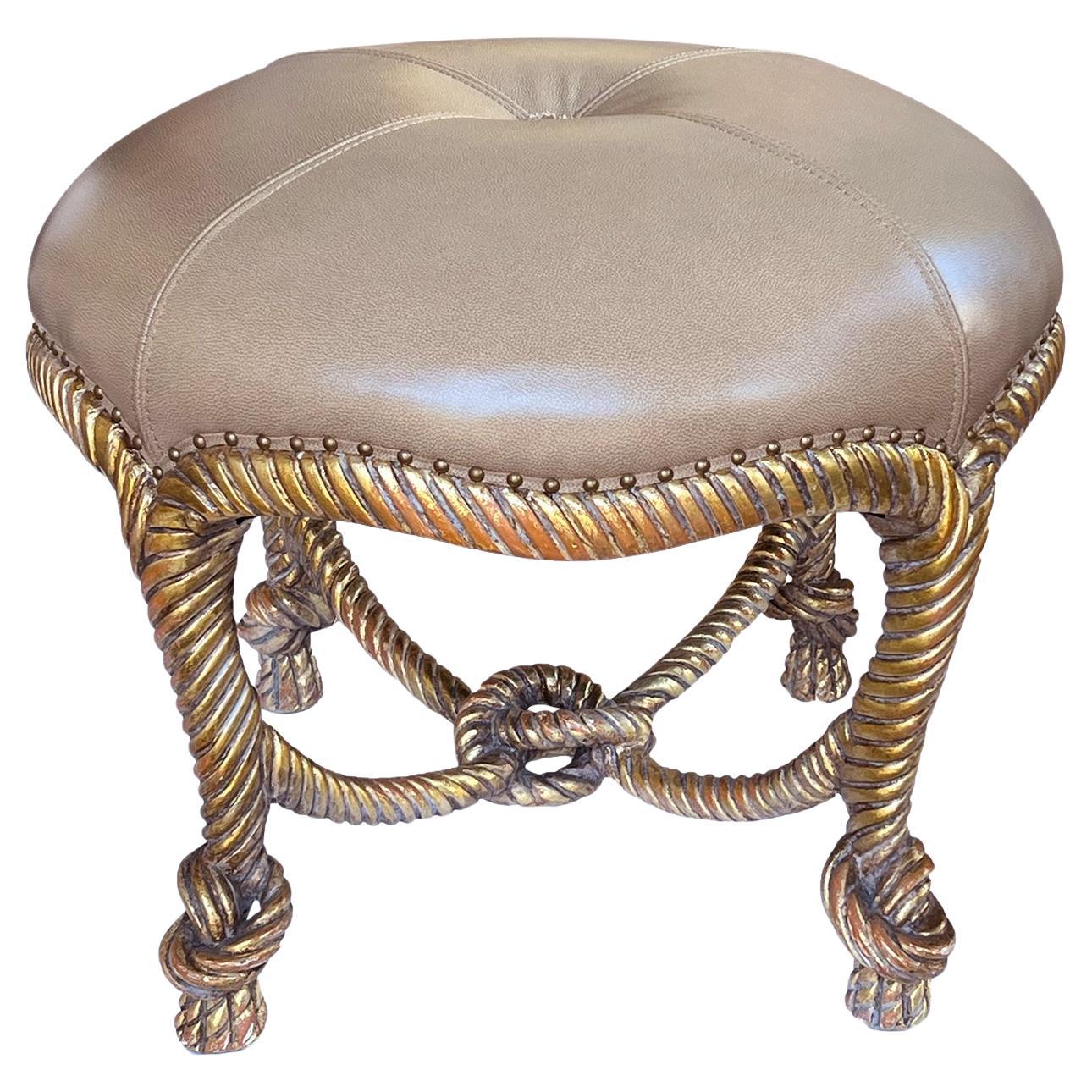 Sgabello in legno d'orato intagliato in stile Napoleone III, a forma di A.M.E. Fournier