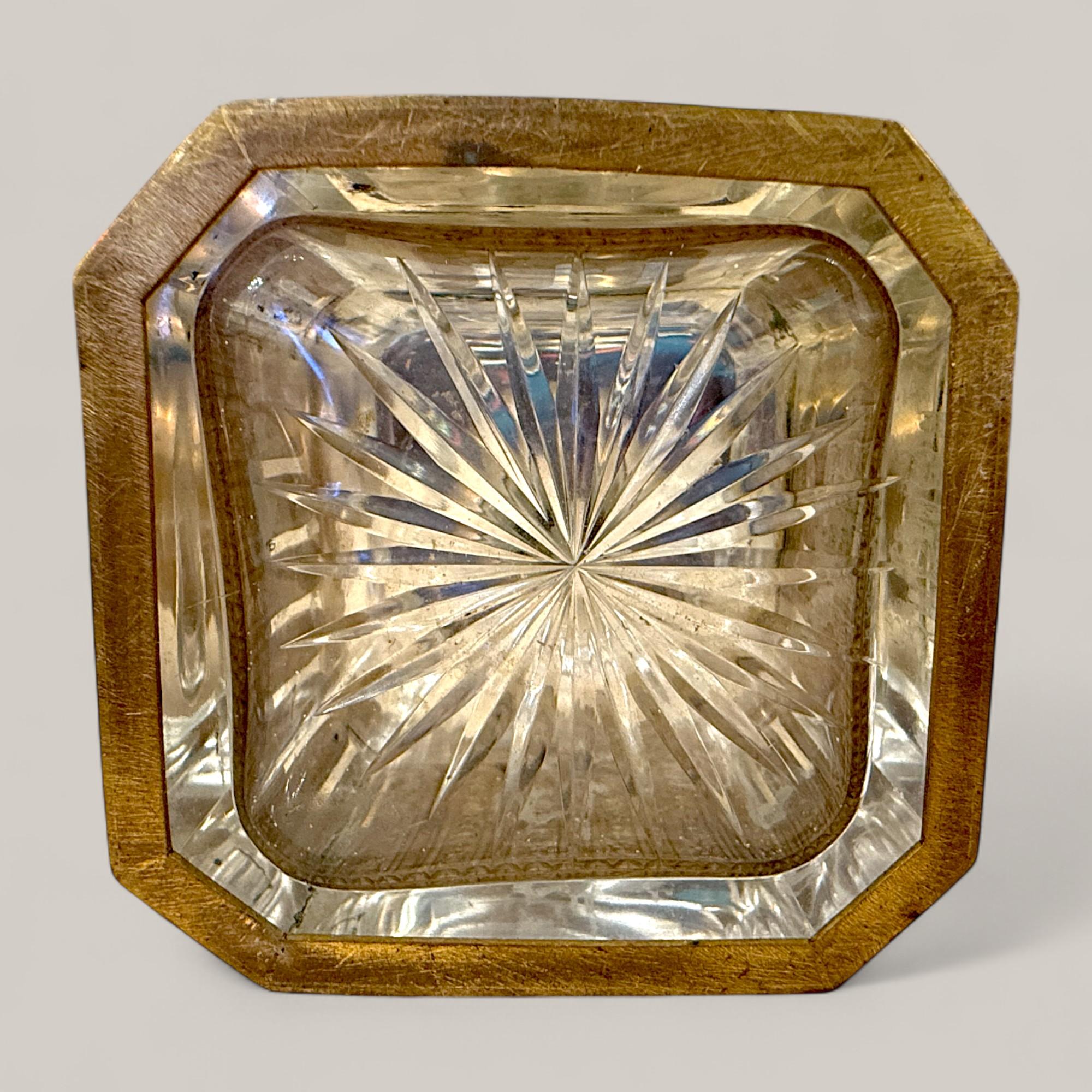 Napoleon III-Style Cut Crystal Perfume Flacon in Gilt Bronze, 19th Century For Sale 6