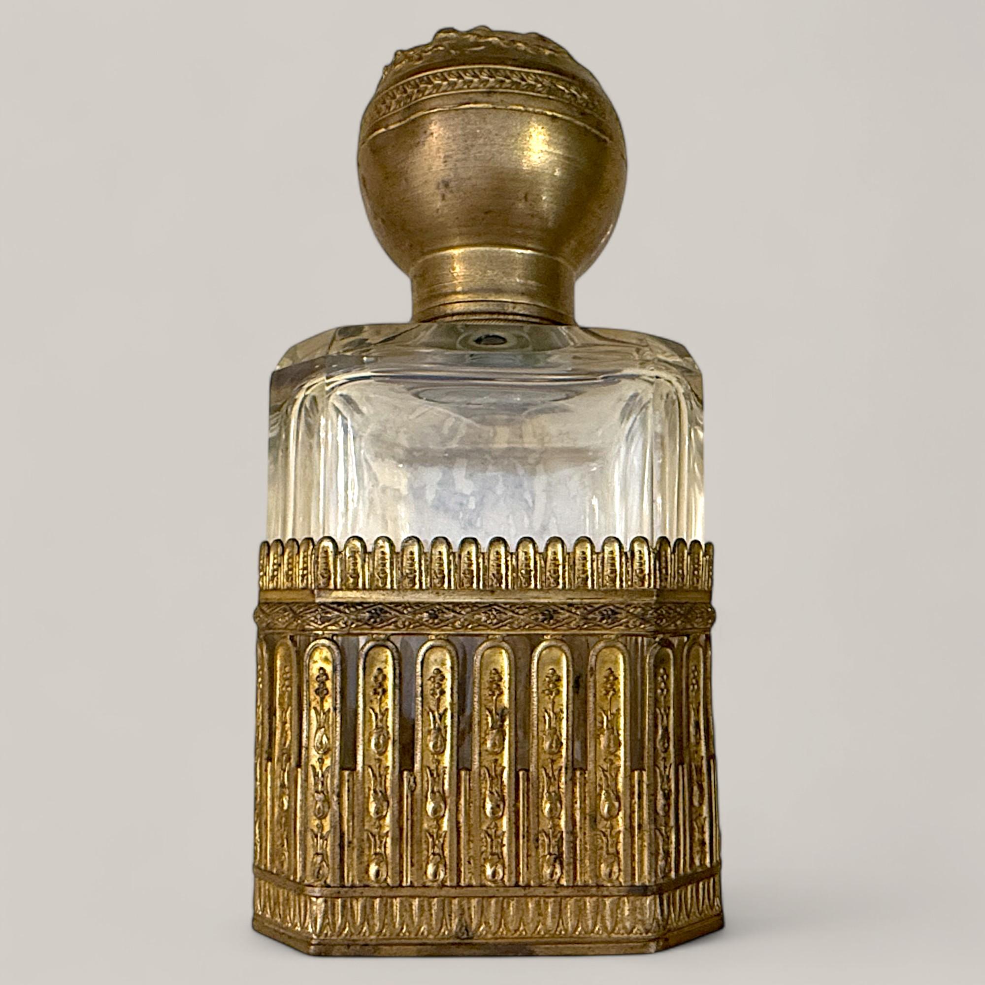 Napoleon III-Style Cut Crystal Perfume Flacon in Gilt Bronze, 19th Century For Sale 1