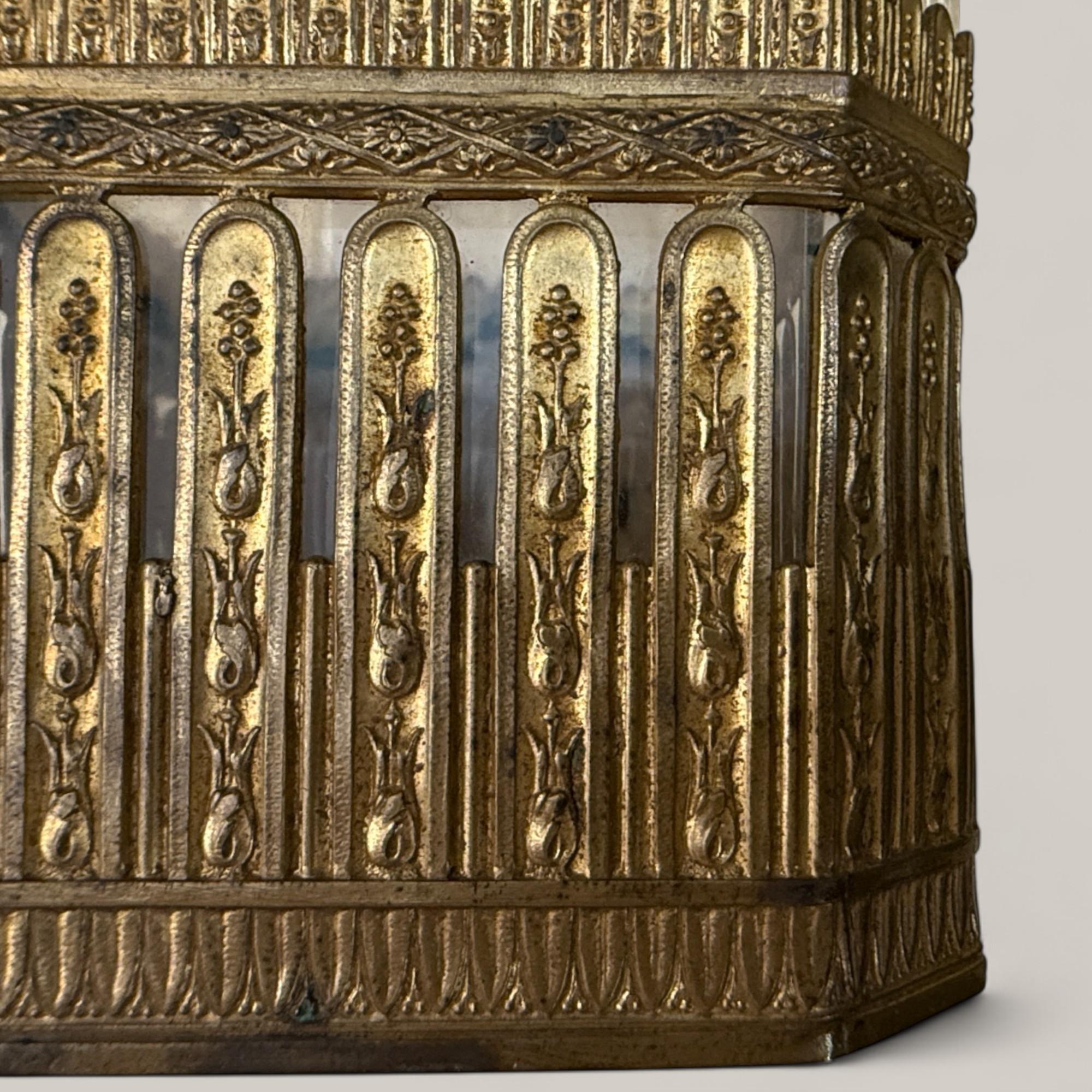 Napoleon III-Style Cut Crystal Perfume Flacon in Gilt Bronze, 19th Century For Sale 2