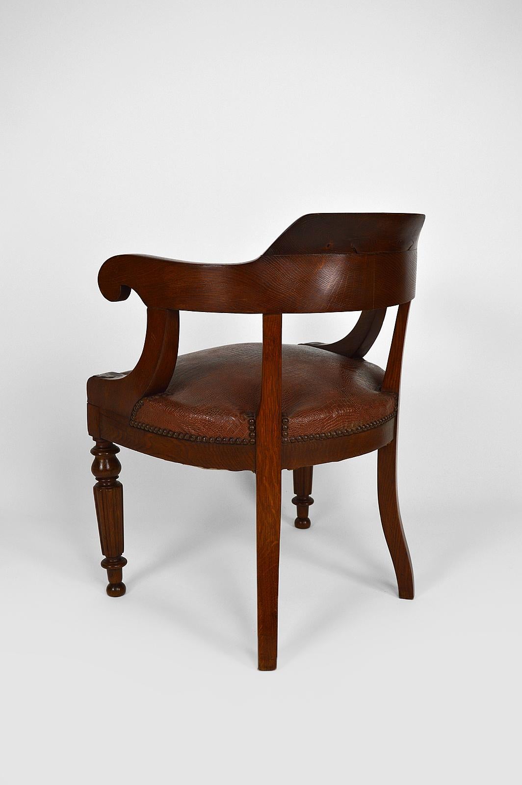 Napoleon III Style Desk Armchair, France, circa 1880 In Good Condition For Sale In VÉZELAY, FR