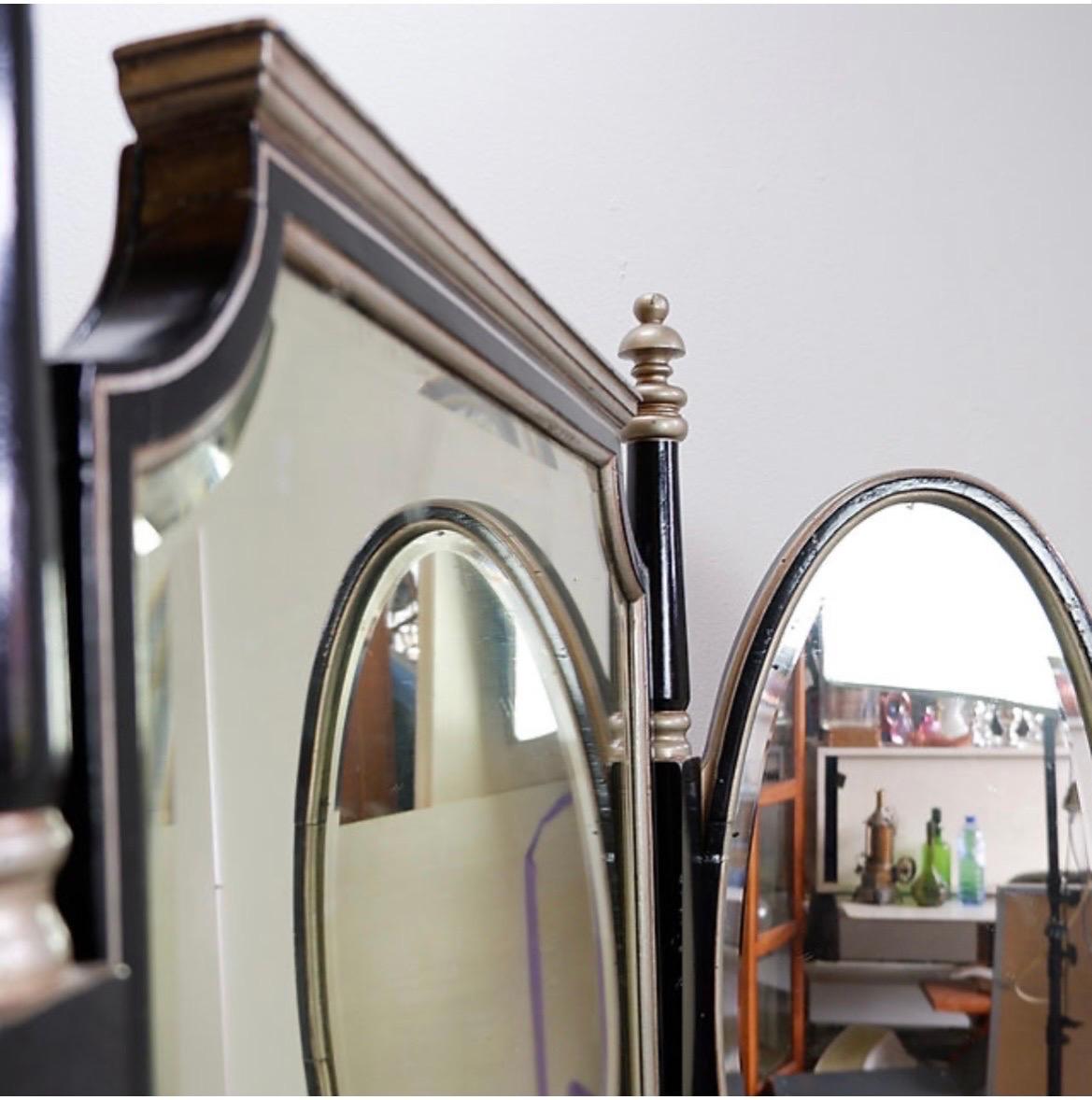 Specchio Tavolino da toilette in stile Napoleone III in legno laccato nero e 3 specchi in vendita