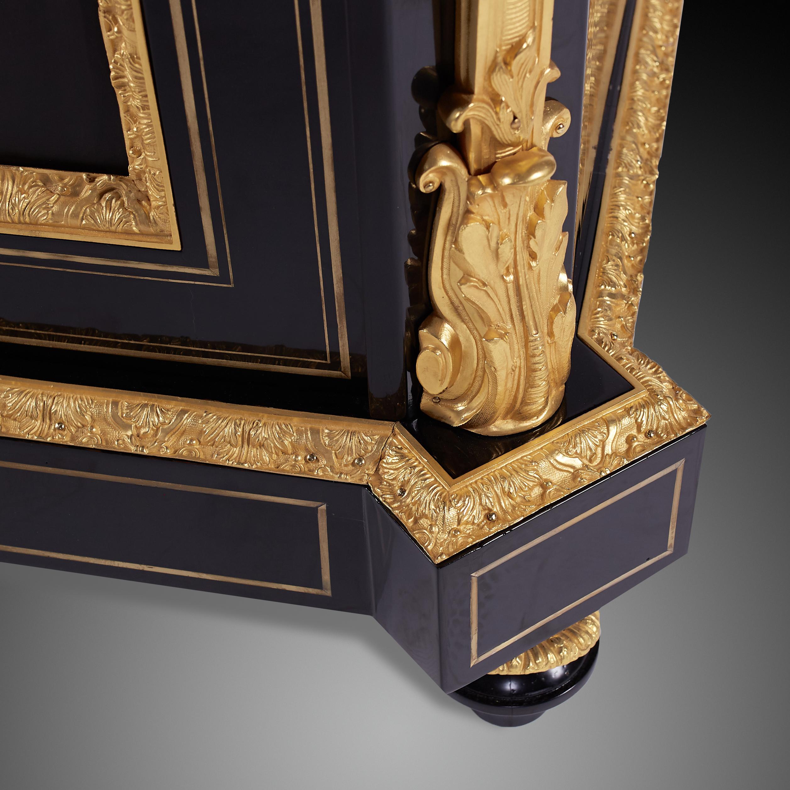 Cabinet de style Napoléon III en ébène et bronze doré. en vente 6