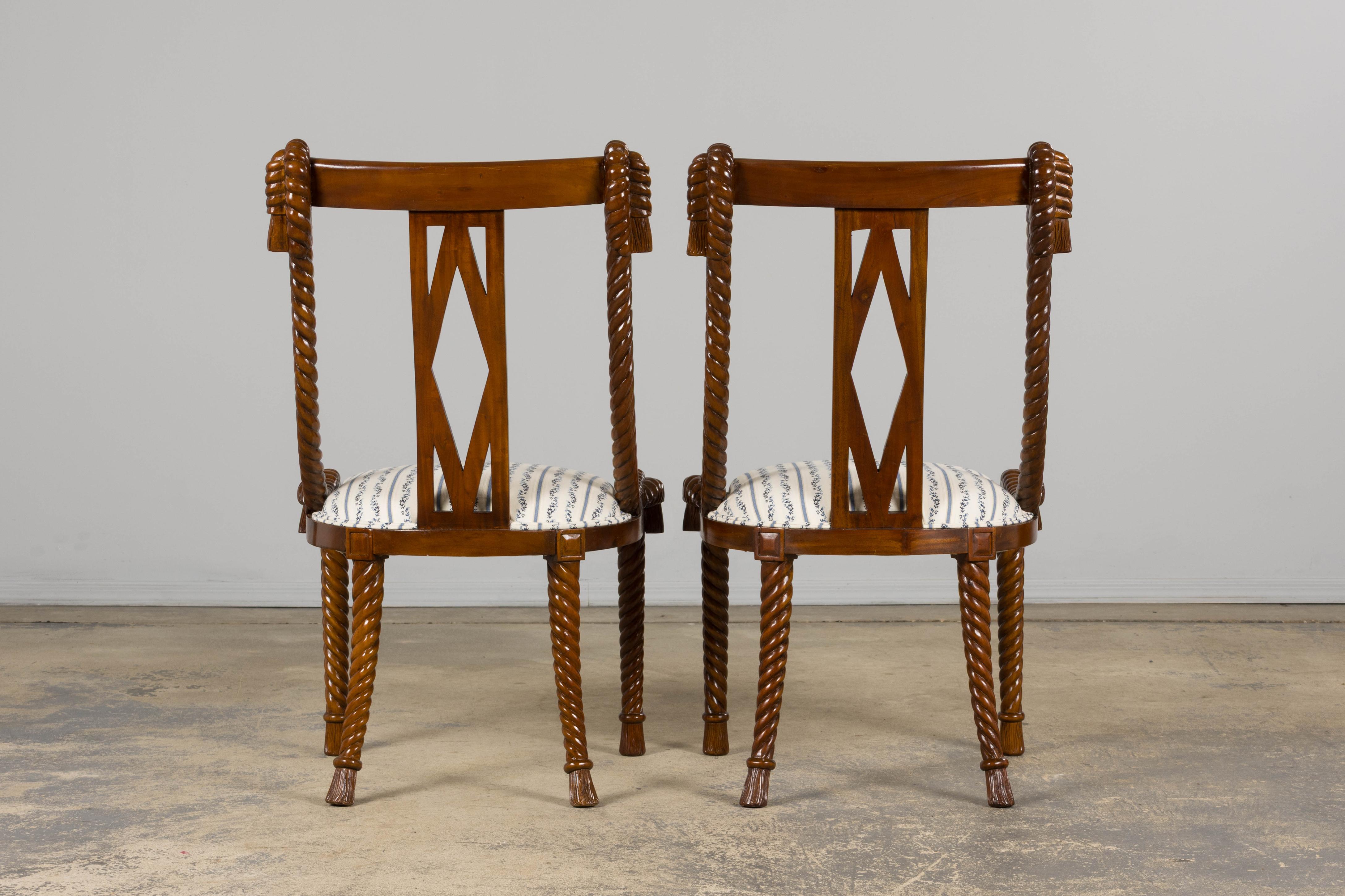 Sillas de comedor tipo góndola de caoba imitación cuerda estilo Napoleón III - Set de 12 en venta 12