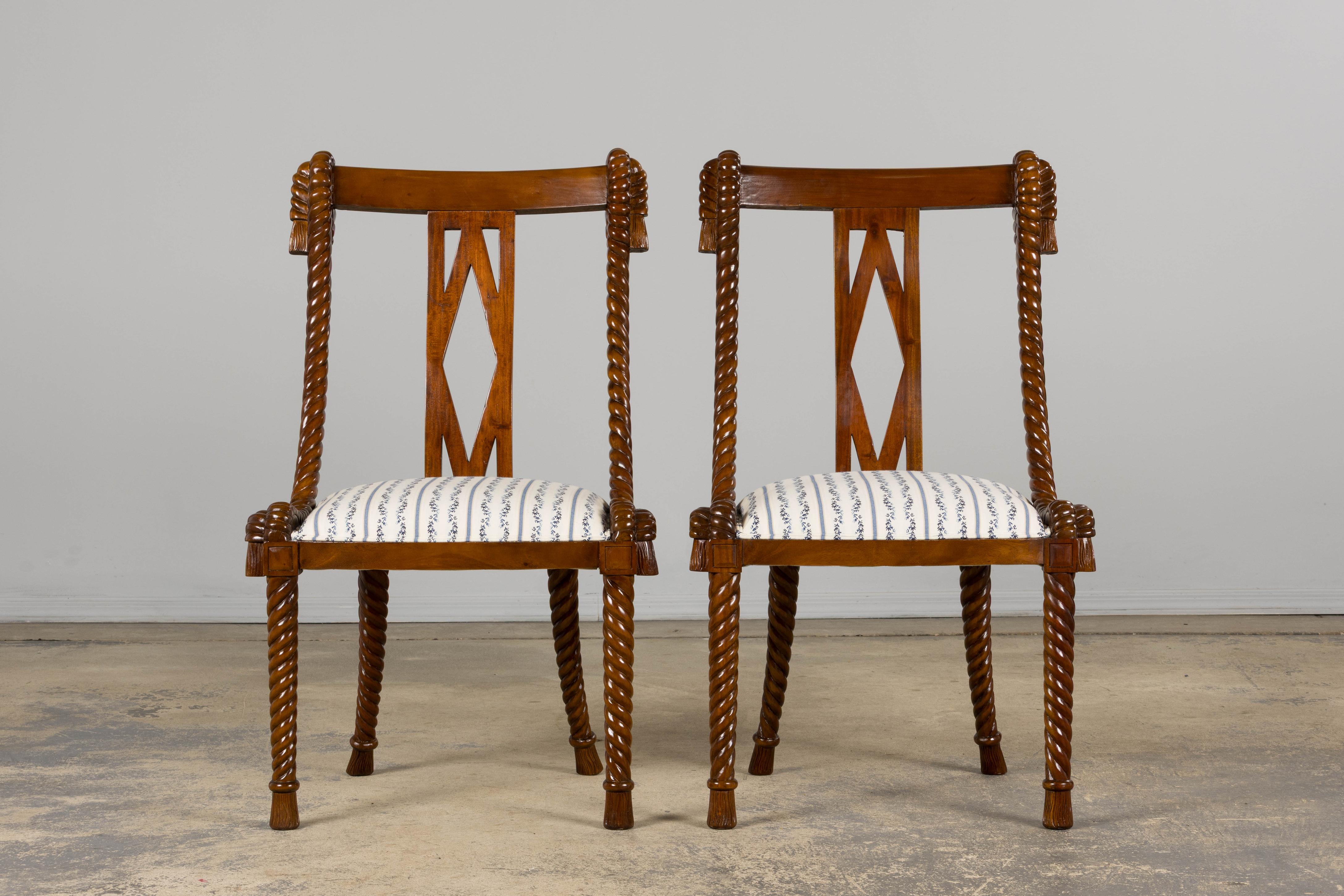 Sillas de comedor tipo góndola de caoba imitación cuerda estilo Napoleón III - Set de 12 en Bueno estado para la venta en Astoria, NY