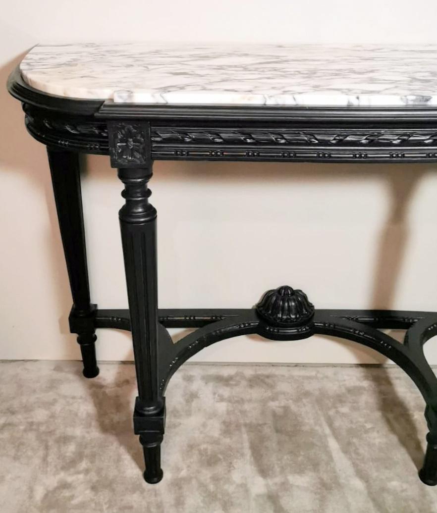 Napoleon III Style French Console Table Black Wood And Carrara Arabesque Marble In Good Condition For Sale In Prato, Tuscany