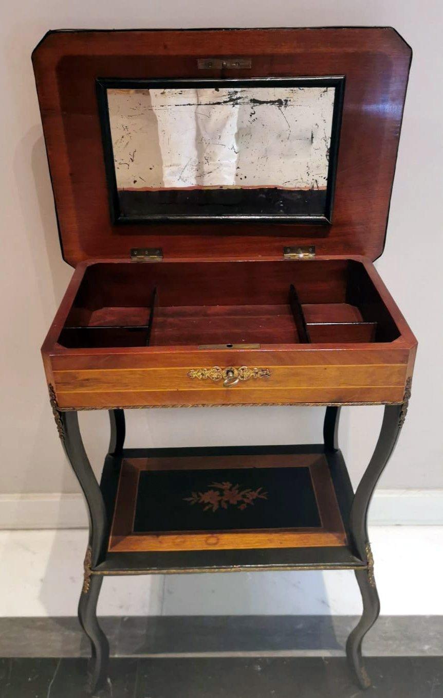 Napoleon III Style French Dressing Table With Mirror And Faux Drawer In Good Condition For Sale In Prato, Tuscany