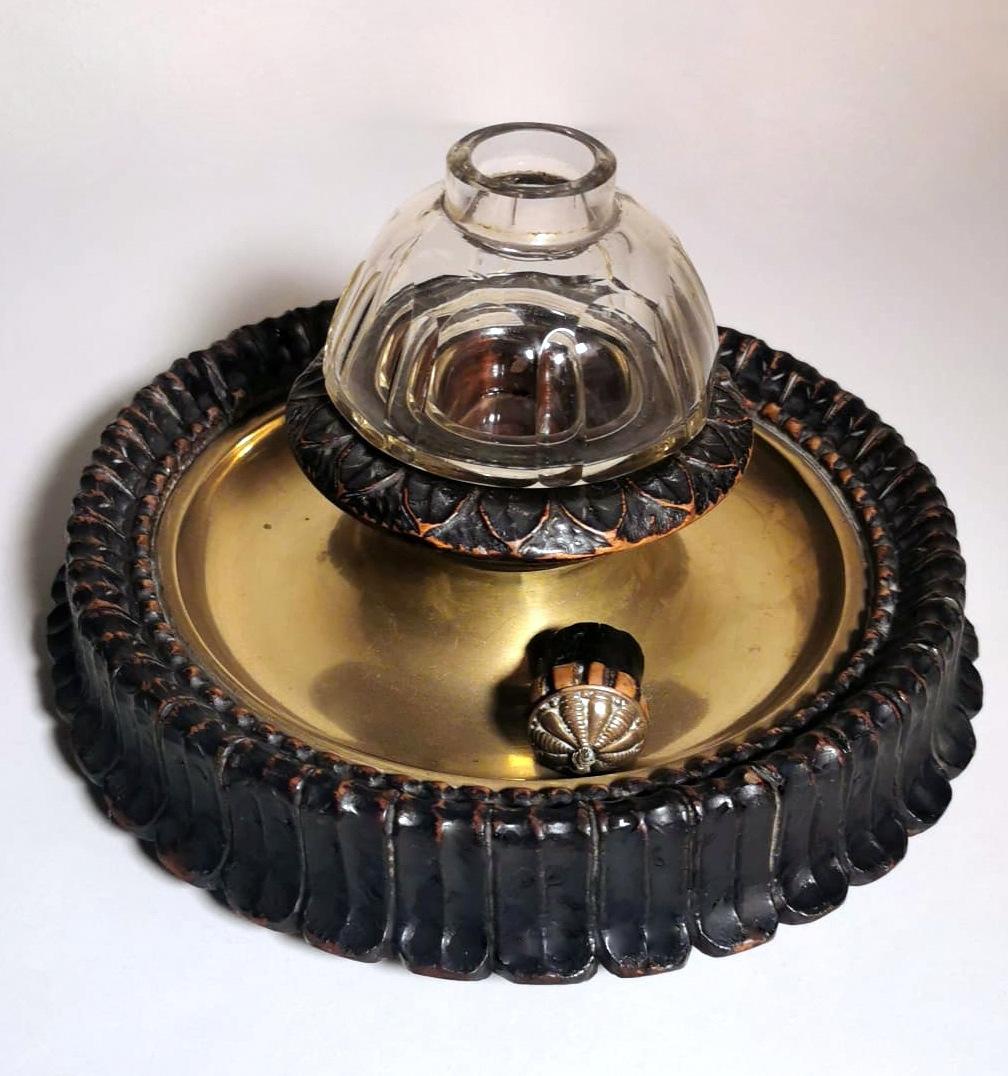 Napoleon III Style French Inkwell Made of Wood, Brass and Crystal In Good Condition For Sale In Prato, Tuscany
