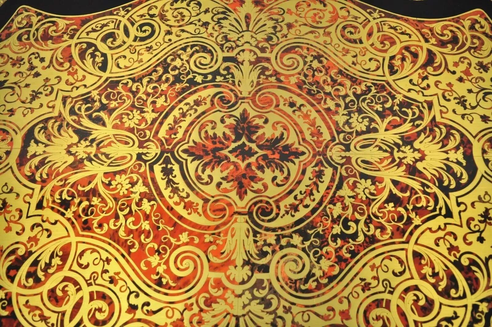 Inconnu Table centrale de style Napoléon III en bronze incrusté de laiton Boulle Turtle Top en vente