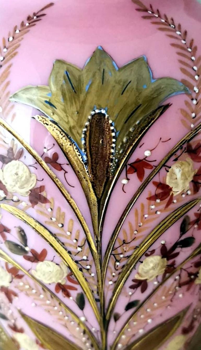 Lampe française de style Napoléon III en verre opalin peint à la main en vente 3