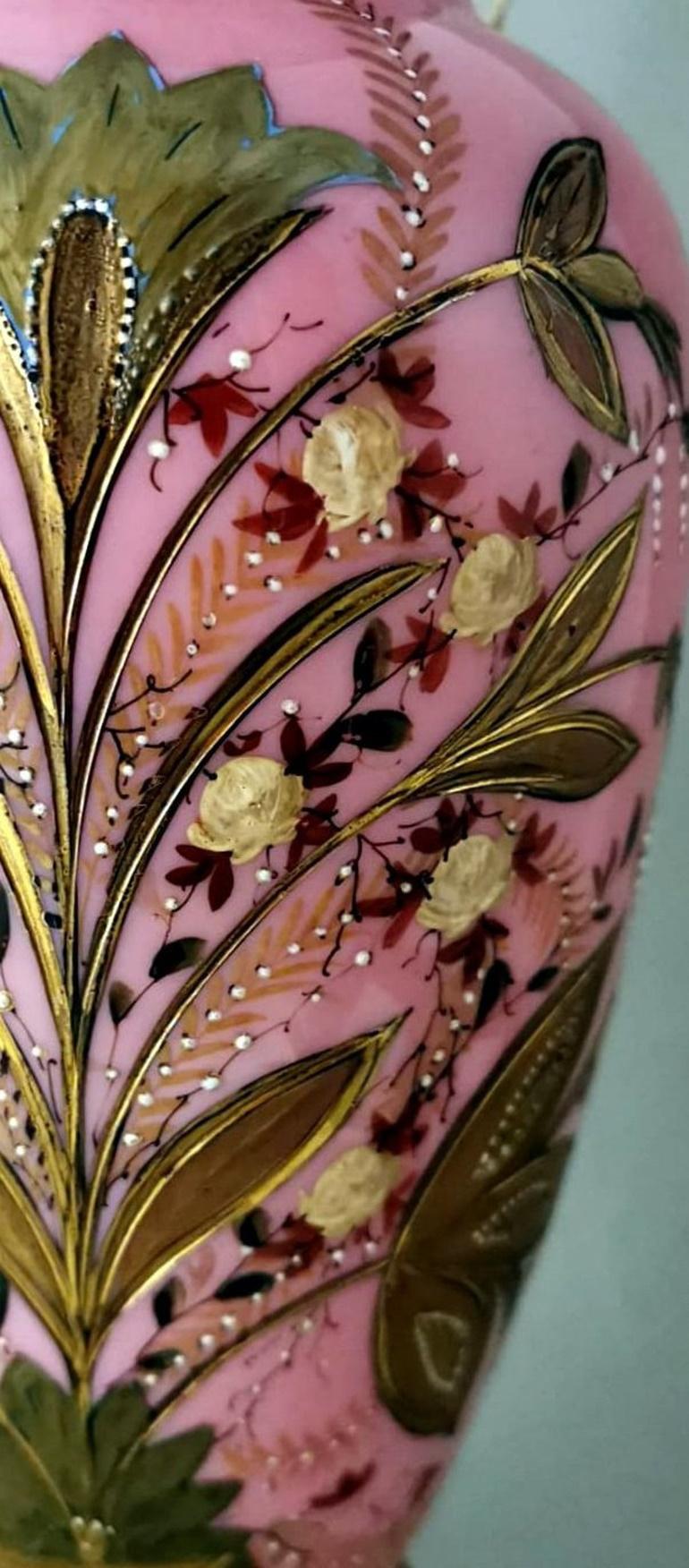 Lampe française de style Napoléon III en verre opalin peint à la main en vente 4