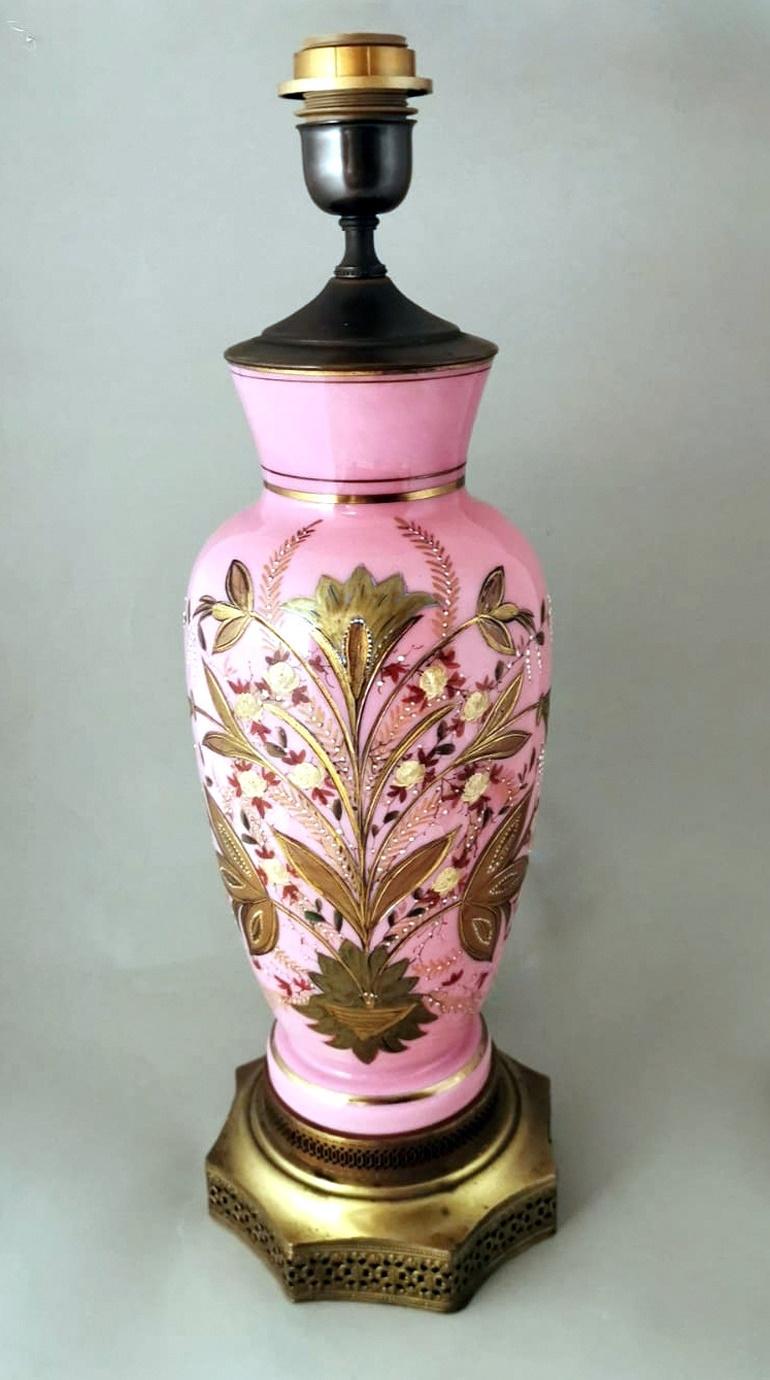 We kindly suggest that you read the entire description, as with it we try to give you detailed technical and historical information to ensure the authenticity of our objects.
Pleasing and elegant table lamp made of hand-painted pink opaline glass;