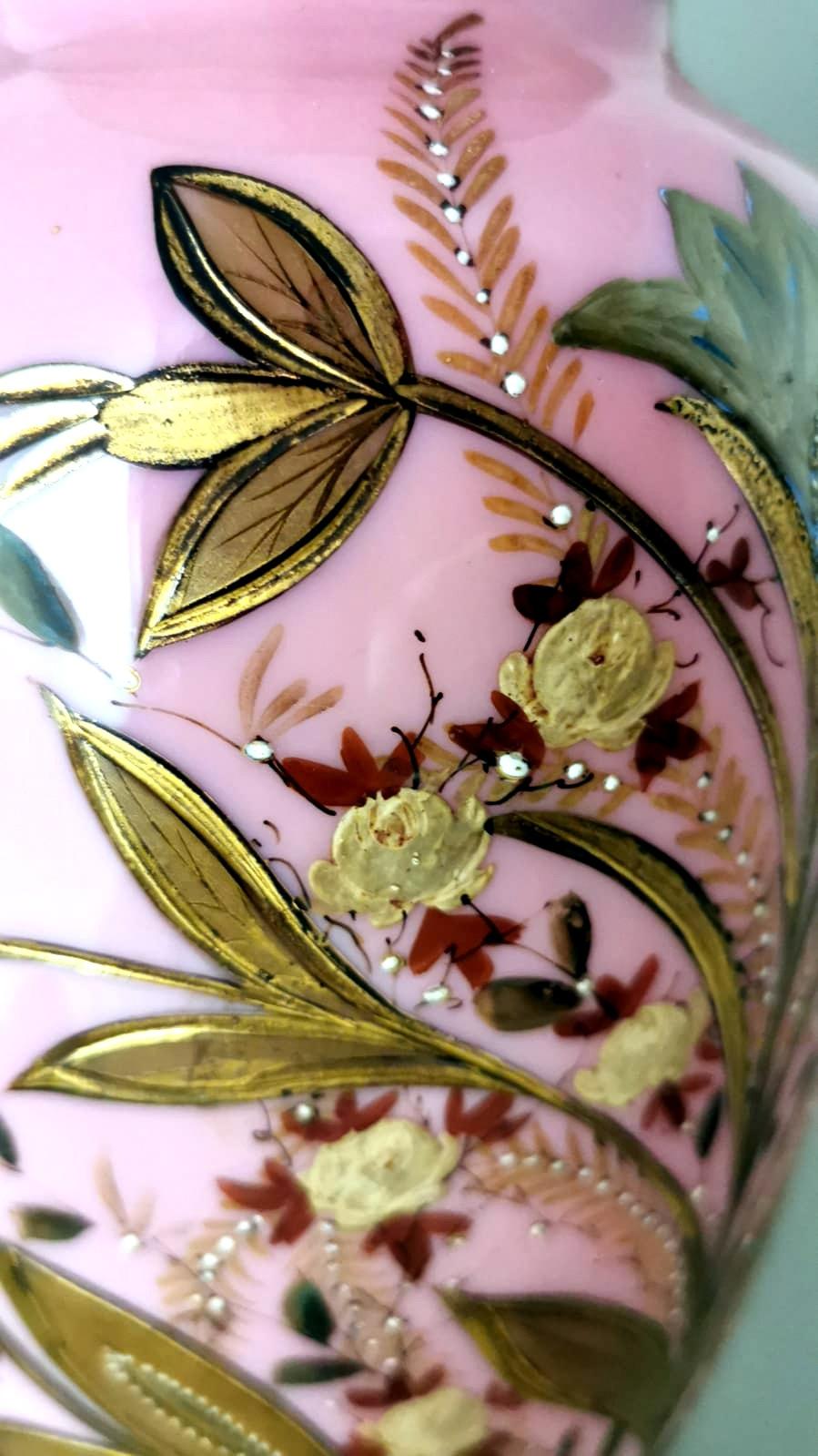 Lampe française de style Napoléon III en verre opalin peint à la main en vente 2