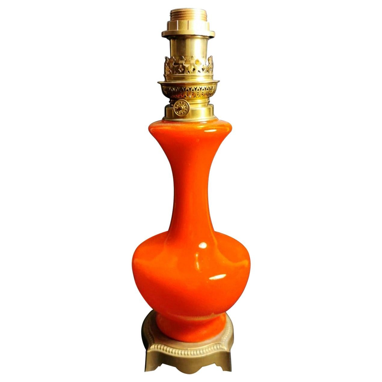 Lampe française en verre orange opalin de style Napoléon III Base en laiton doré