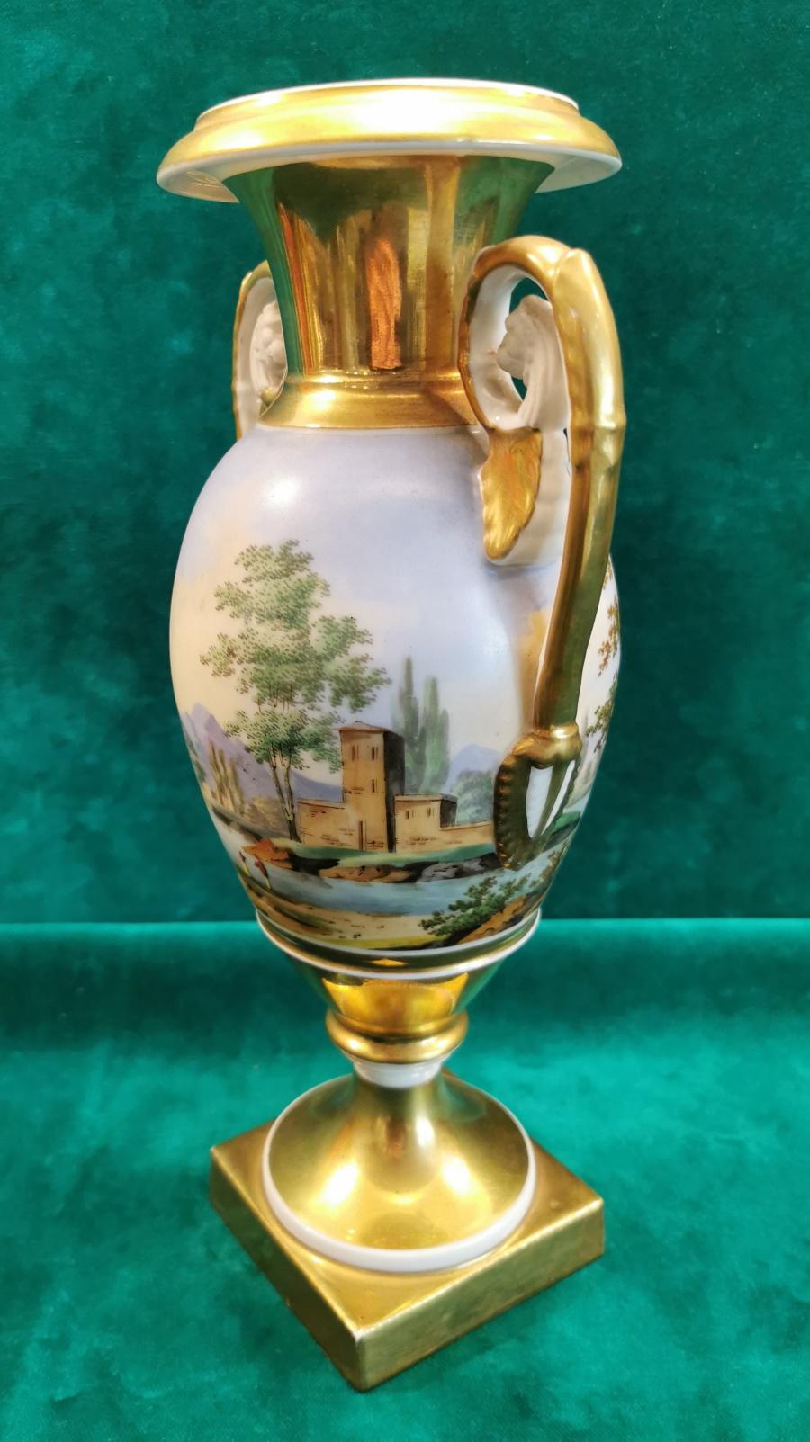 Napoleon III Style French Vase Porcelain De Paris Hand-Painted and Pure Gold 2