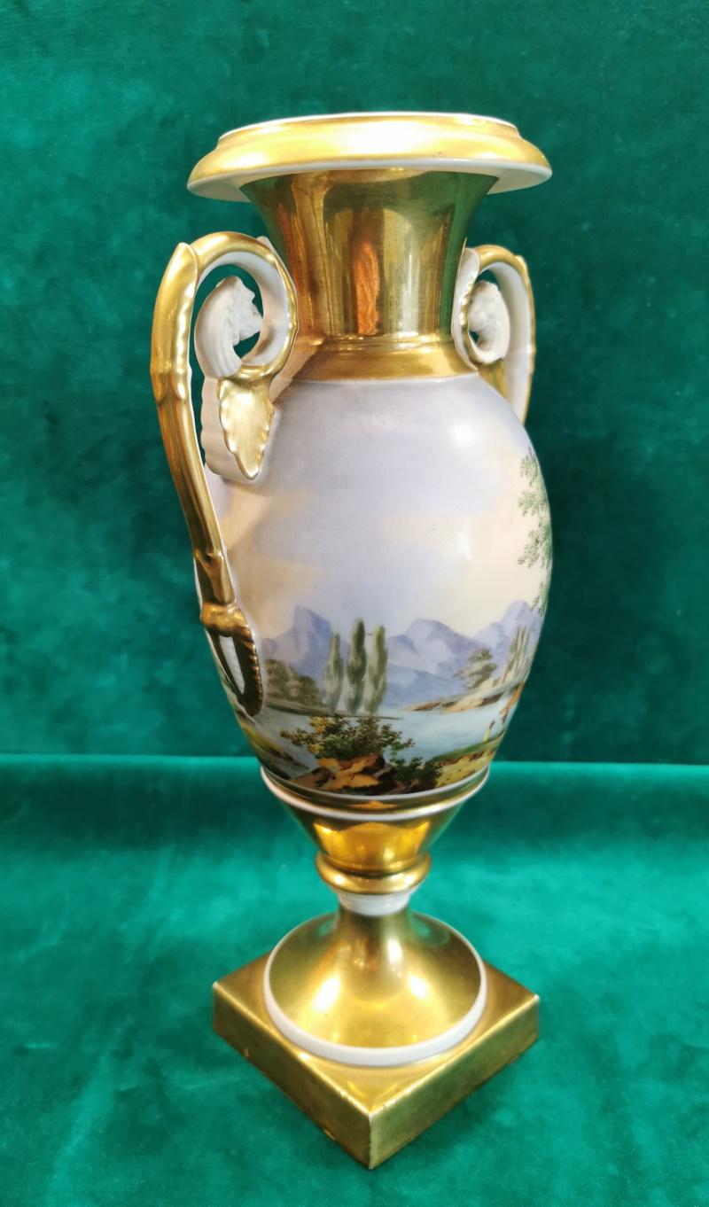 Napoleon III Style French Vase Porcelain De Paris Hand-Painted and Pure Gold 3