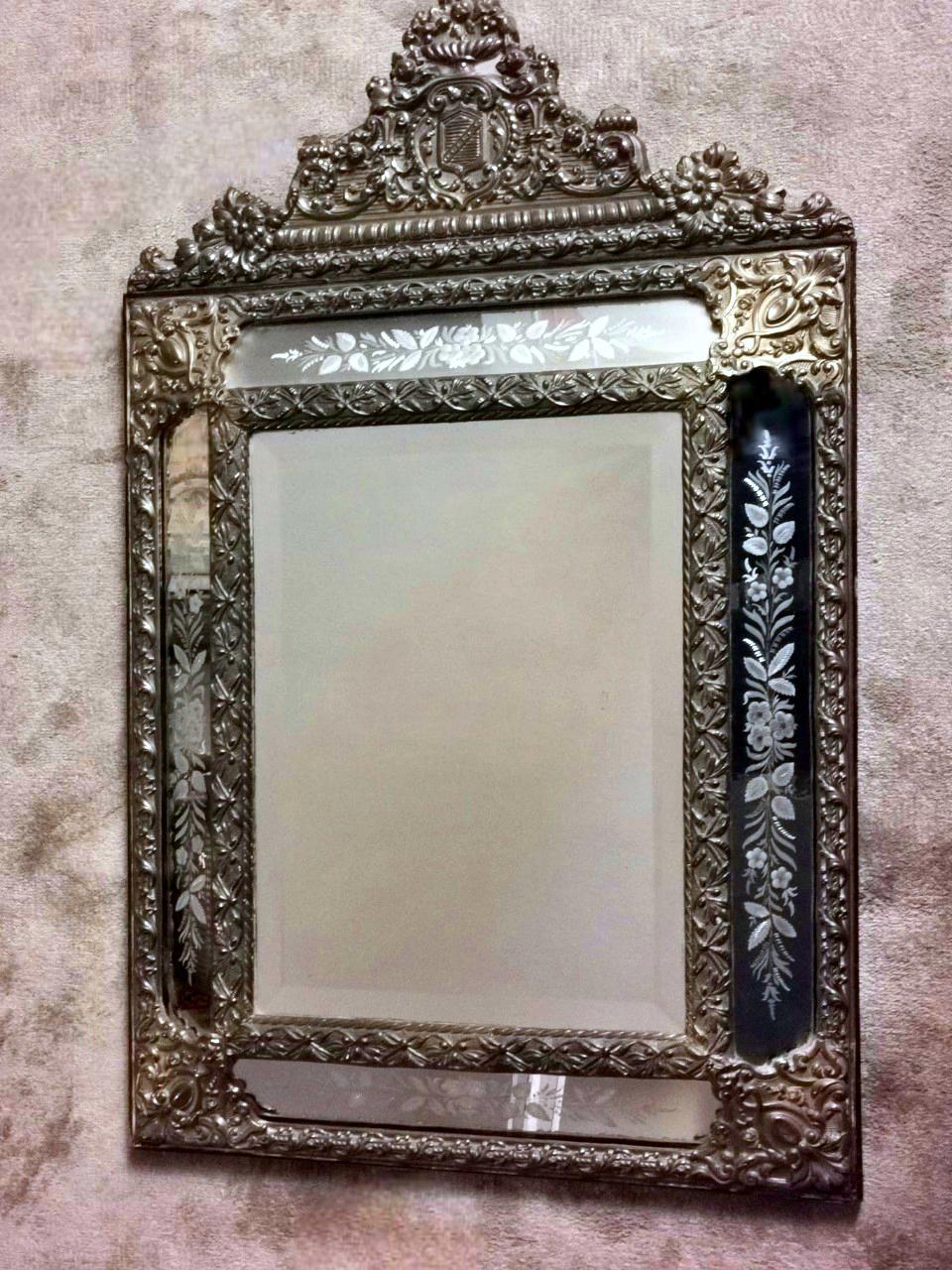 We kindly suggest that you read the entire description, as with it we try to give you detailed technical and historical information to guarantee the authenticity of our objects.
Large and imposing brass plate frame from the Napoleonic era with a