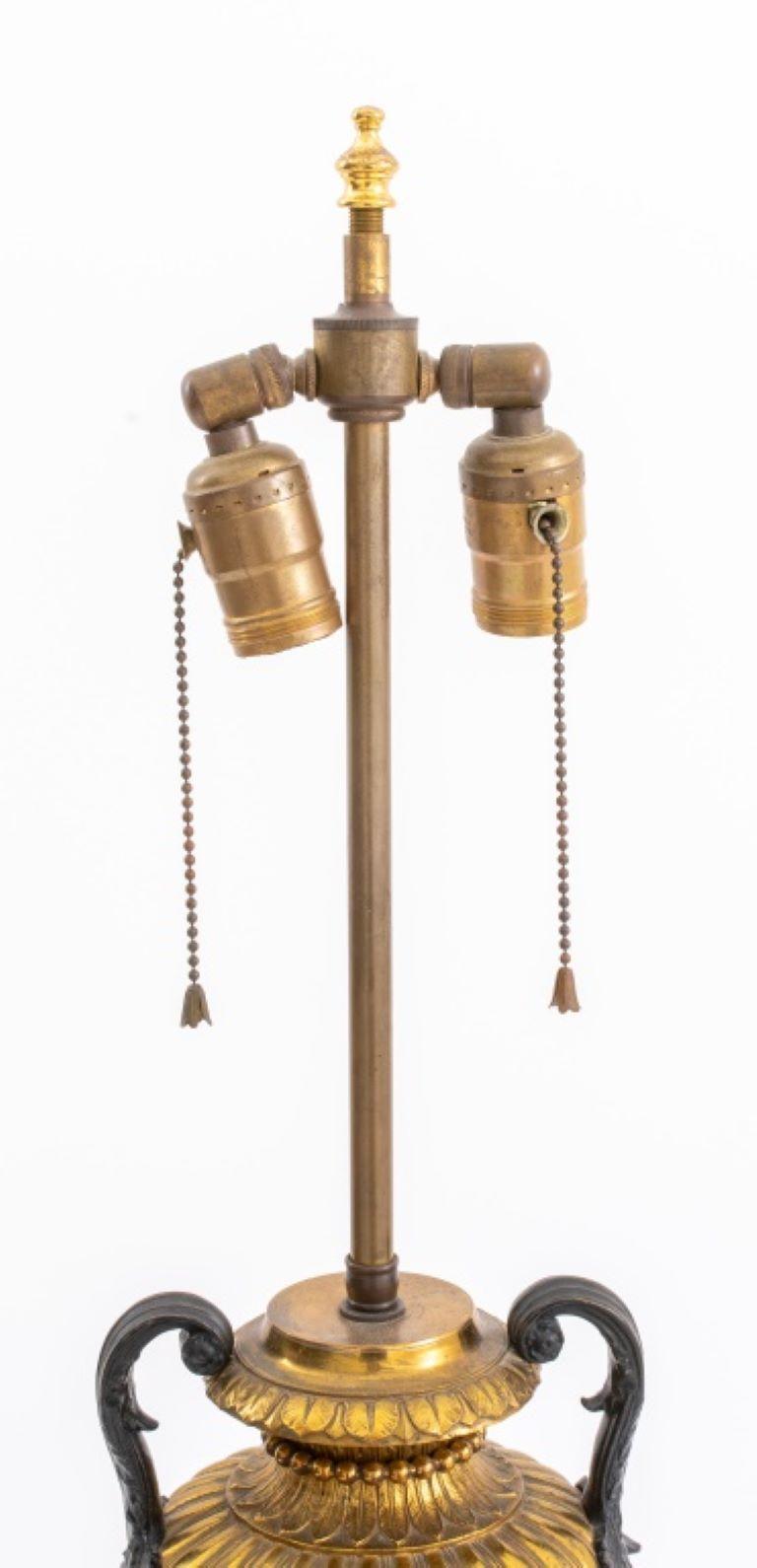 XIXe siècle Lampe urne néoclassique de style Napoléon III en vente