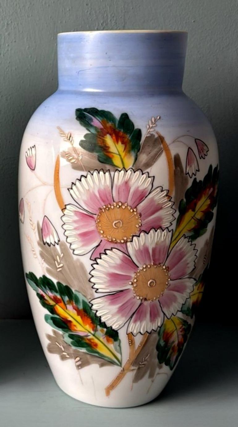 Napoleon III Style Pair of Hand-Painted Opaline Glass Vases in vendita 3