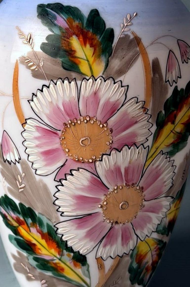 Napoleon III Style Pair of Hand-Painted Opaline Glass Vases in vendita 6