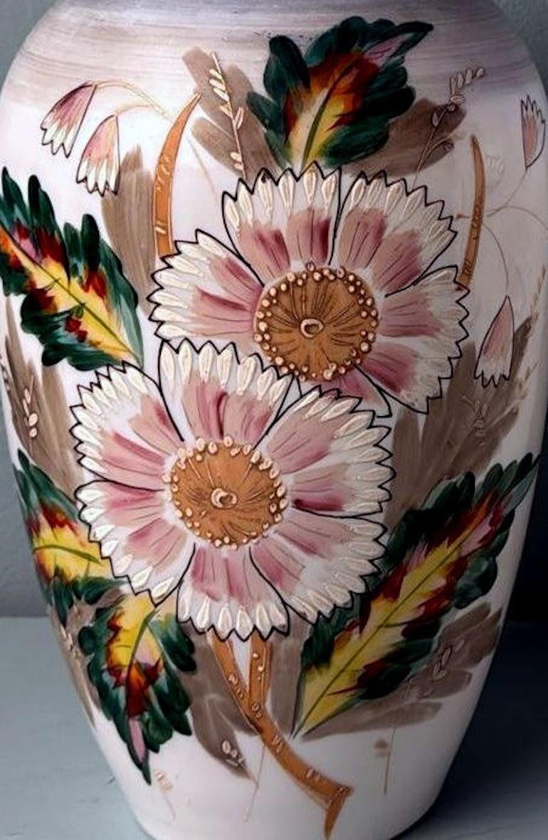 Napoleon III Style Pair of Hand-Painted Opaline Glass Vases in vendita 8
