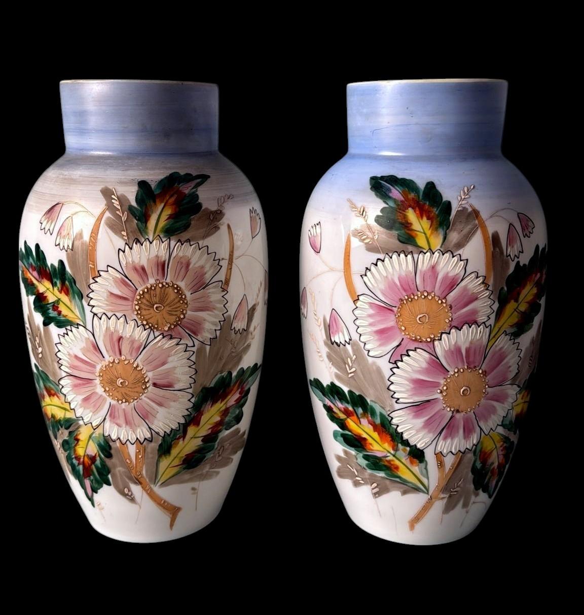 Napoleone III Napoleon III Style Pair of Hand-Painted Opaline Glass Vases in vendita