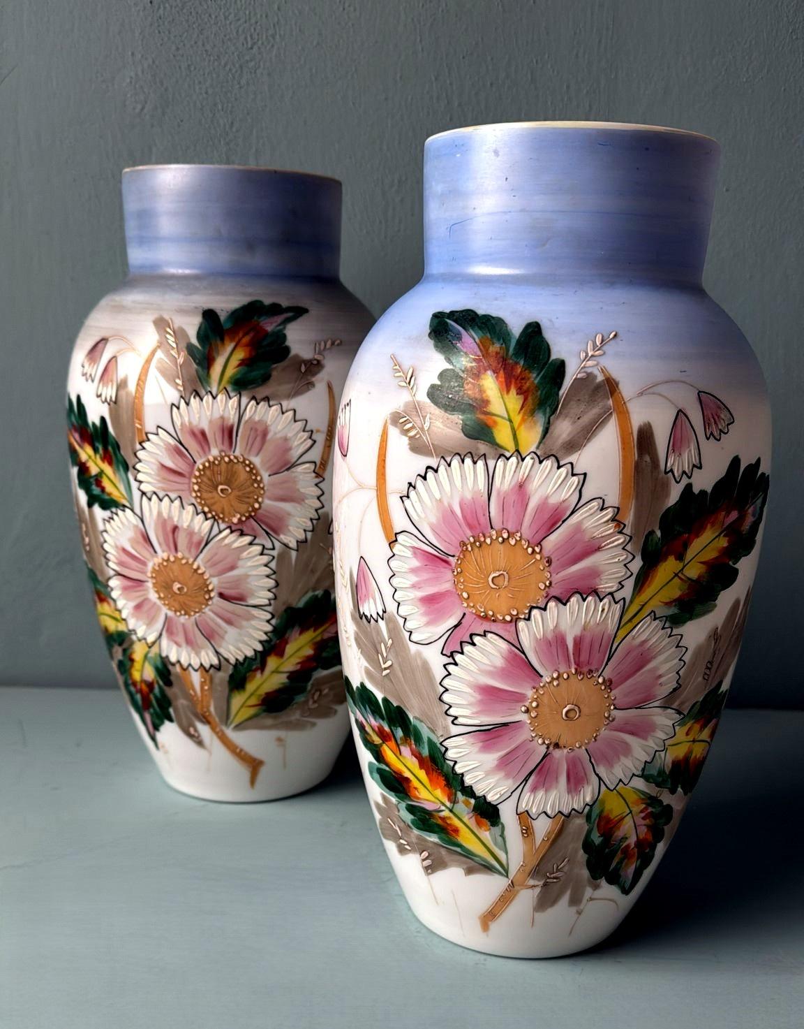 Francese Napoleon III Style Pair of Hand-Painted Opaline Glass Vases in vendita