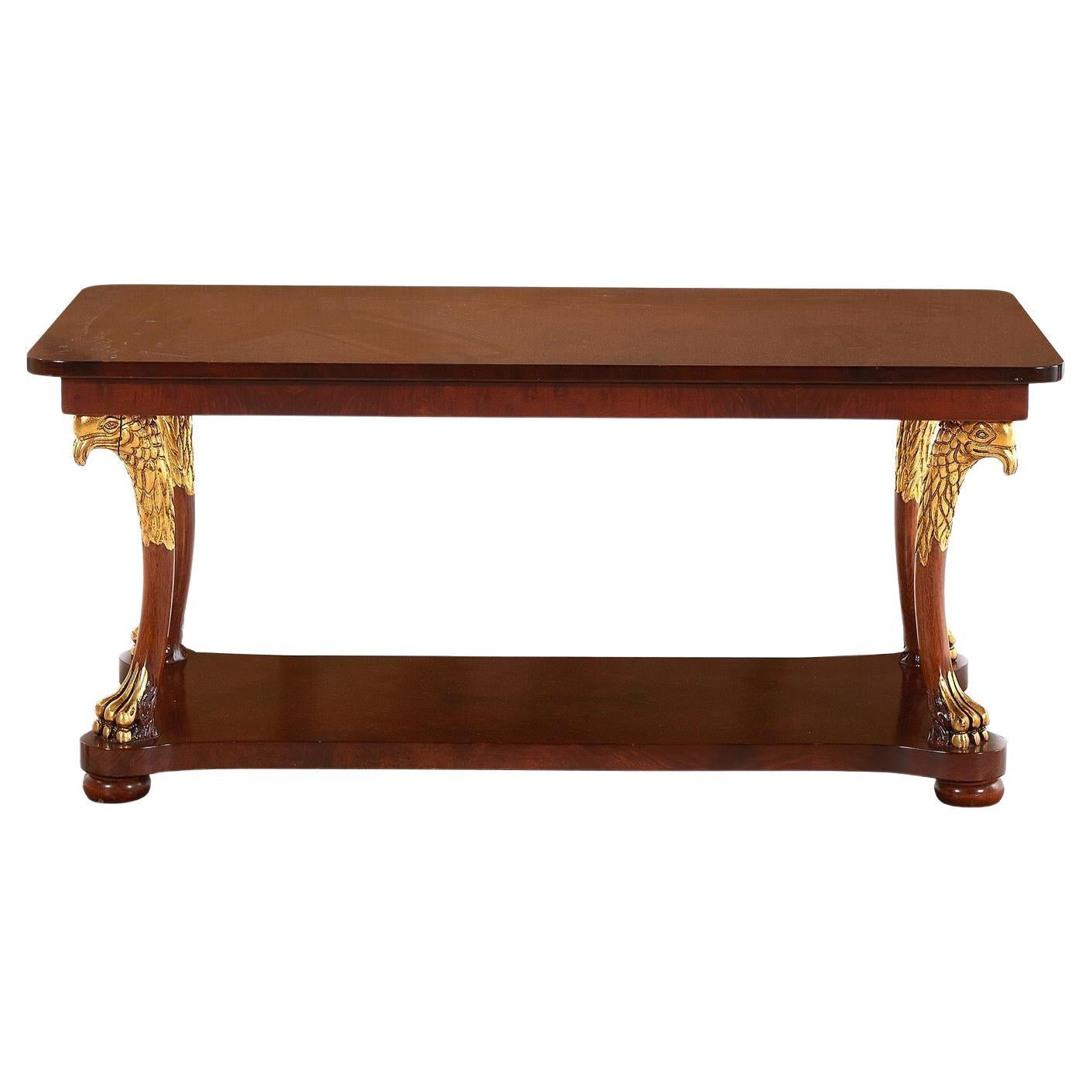Table basse de style Napoléon III en loupe parcellaire dorée Tête d'aigle, 20e siècle en vente