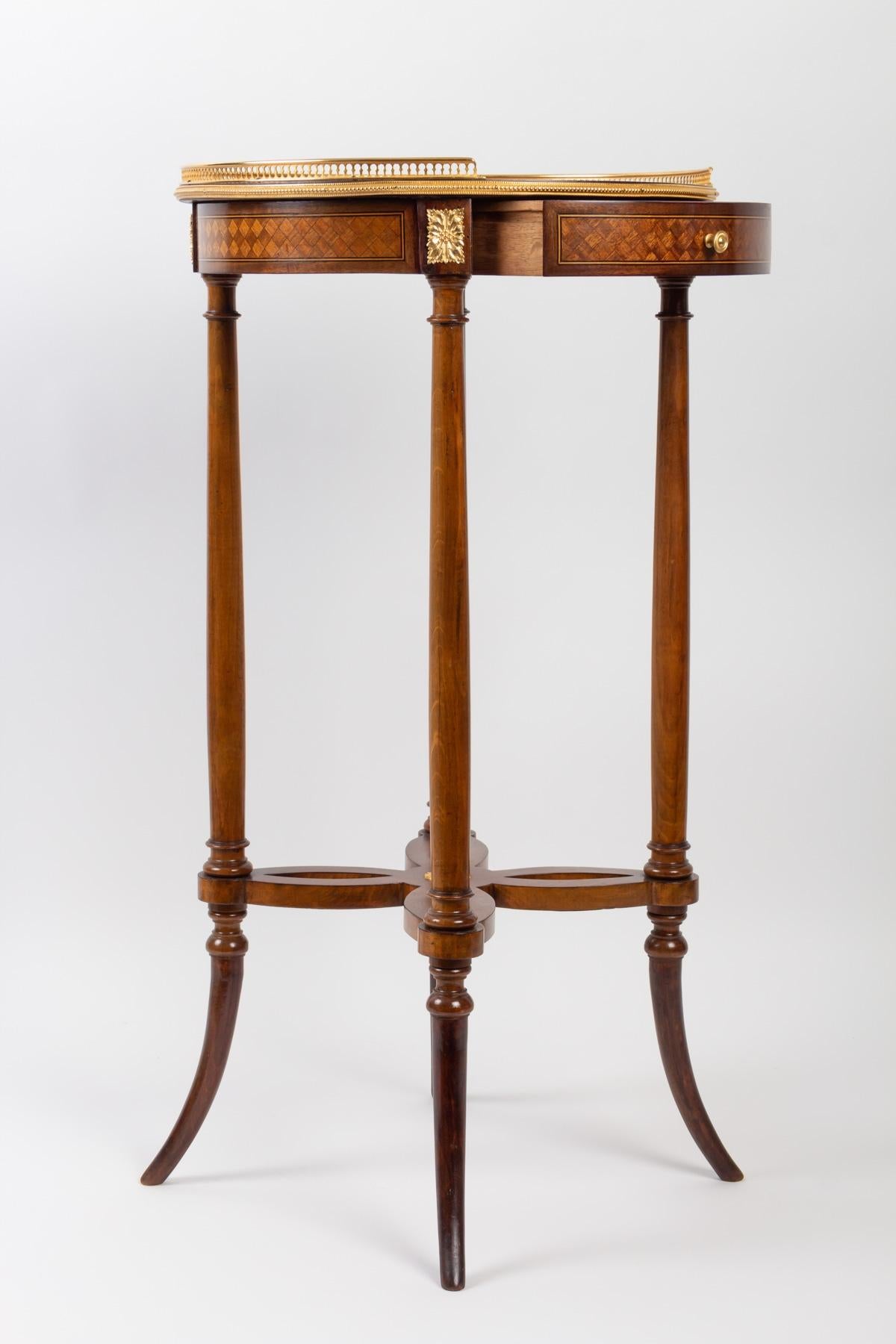  Napoleon III Style Pedestal Table in Walnut Veneer In Good Condition In Saint-Ouen, FR