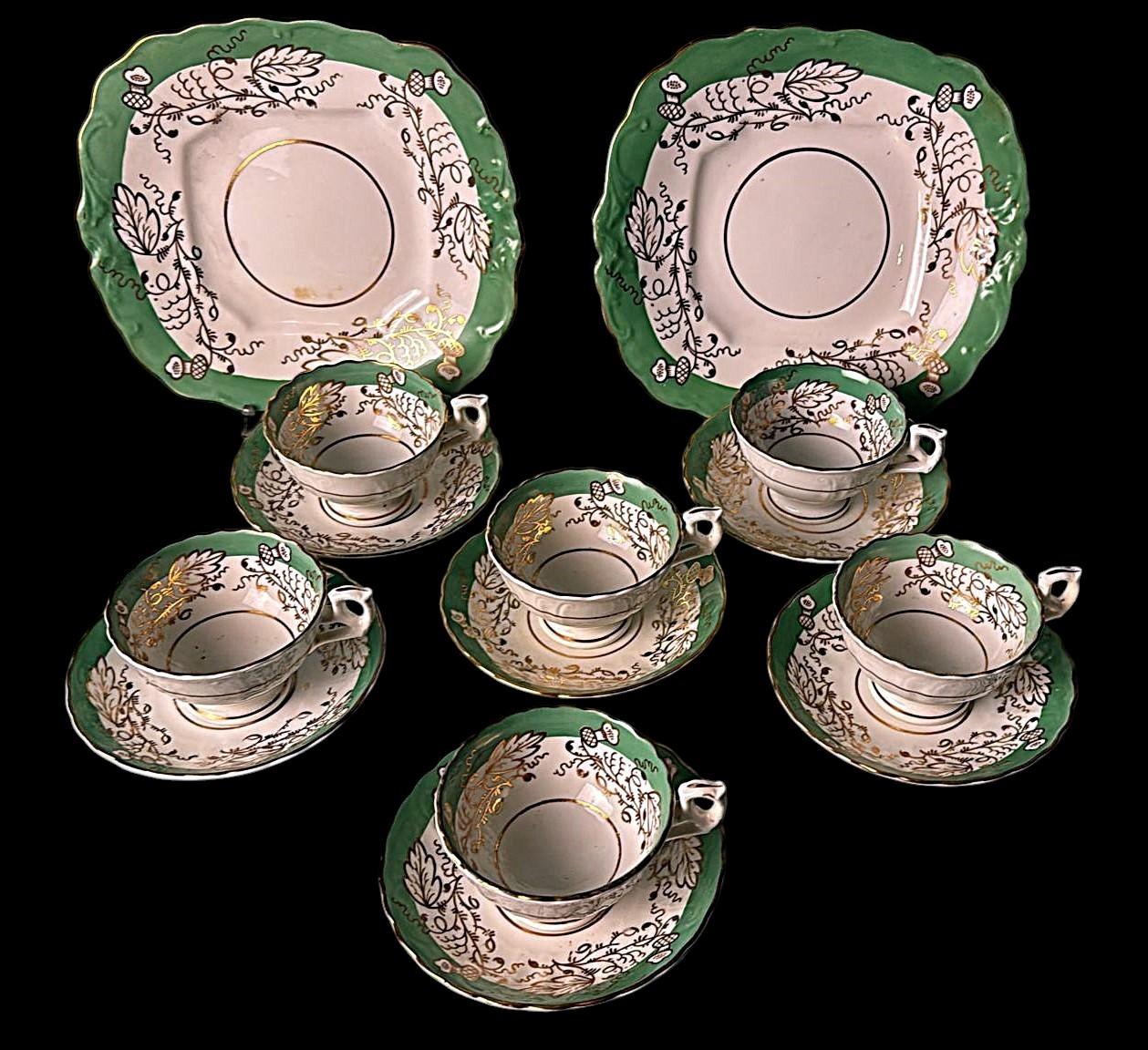 Napoleon III Style Porcelaine de Paris Kaffee Set 8 Pieces Vergoldete Blumendekoration (Napoleon III.) im Angebot