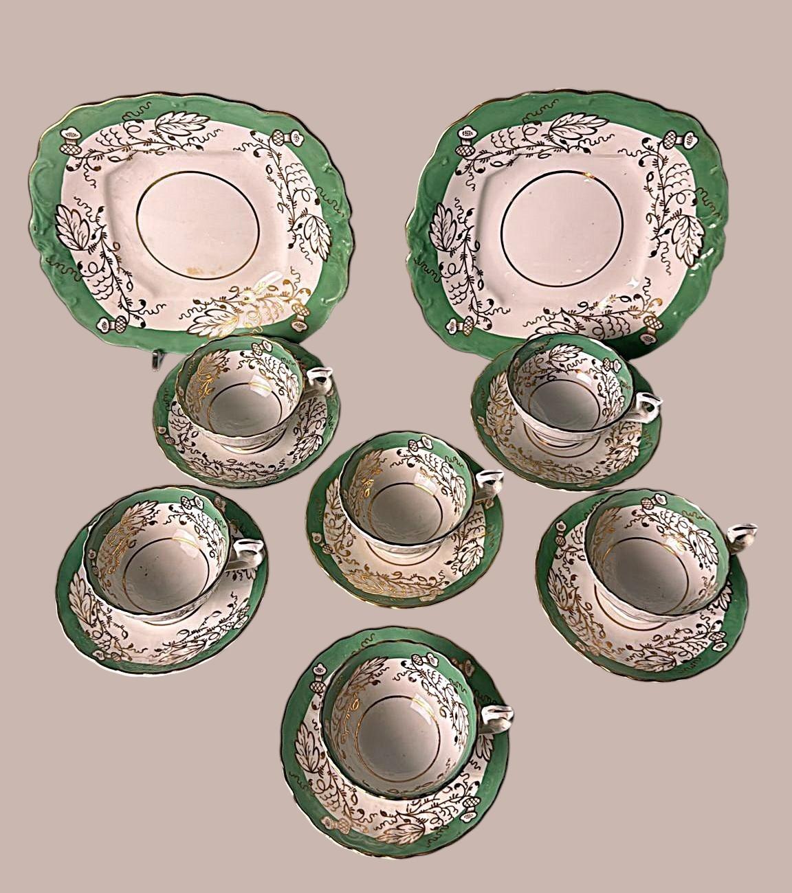 Napoleon III Style Porcelaine de Paris Kaffee Set 8 Pieces Vergoldete Blumendekoration (Französisch) im Angebot