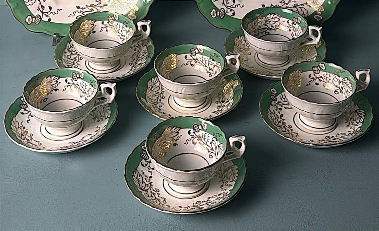 Napoleon III Style Porcelaine de Paris Kaffee Set 8 Pieces Vergoldete Blumendekoration (Handbemalt) im Angebot