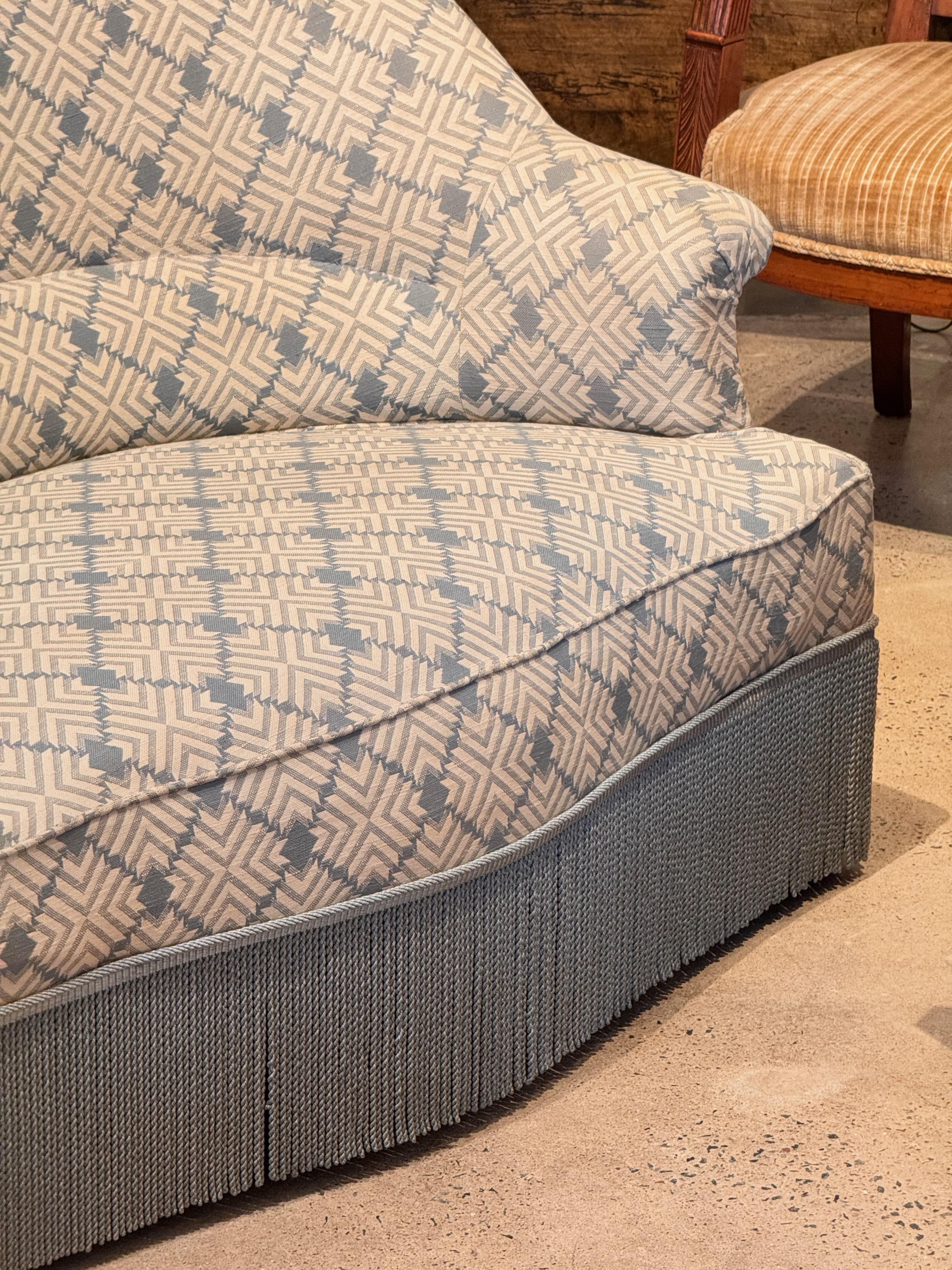 Napoleon III Style Settee With Skirted Base In Good Condition For Sale In Charlottesville, VA