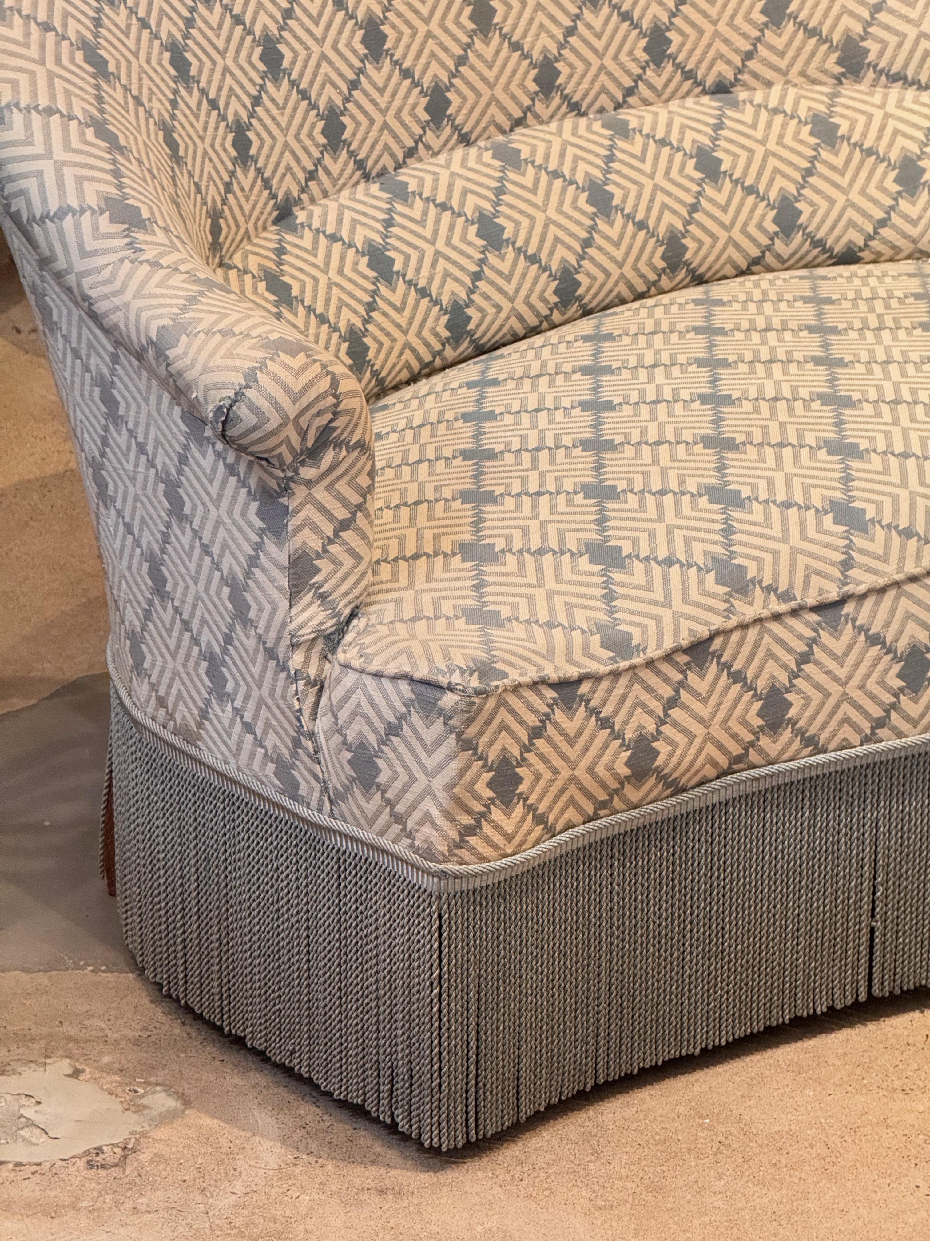 Early 20th Century Napoleon III Style Settee With Skirted Base For Sale
